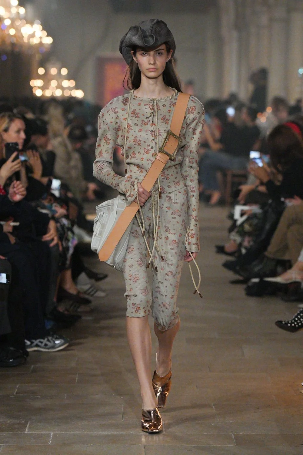 acne-studios-spring-2027-ready-to-wear-look-42.jpg