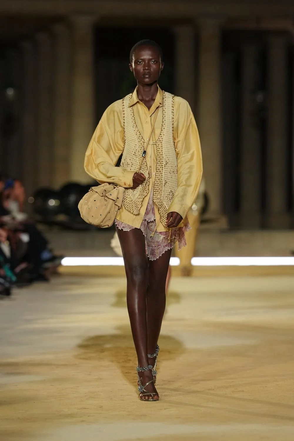 isabel-marant-spring-2027-ready-to-wear-look-14.jpg