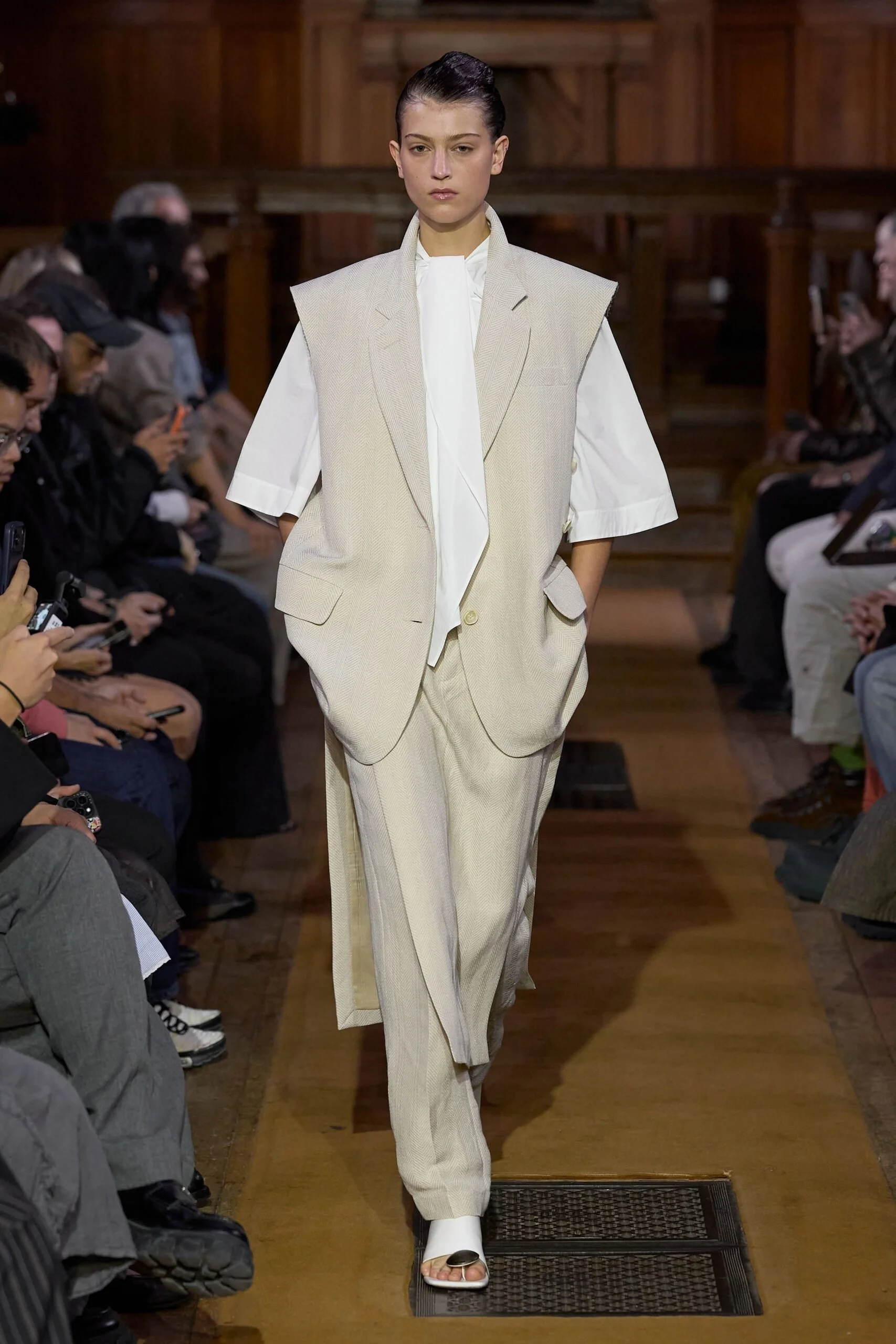 uma-wang-spring-2027-ready-to-wear-look-01-scaled.jpg