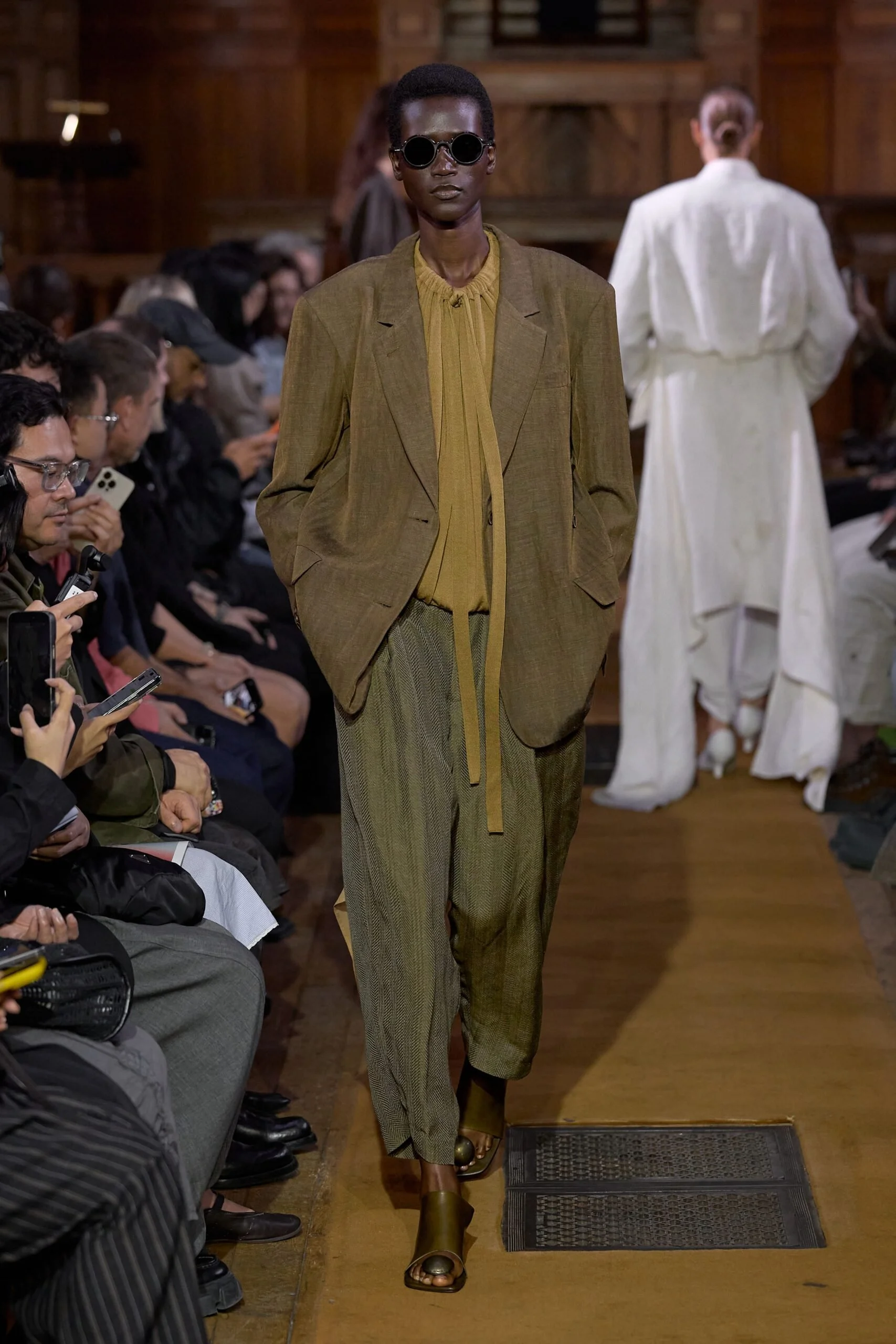 uma-wang-spring-2027-ready-to-wear-look-07-scaled.jpg
