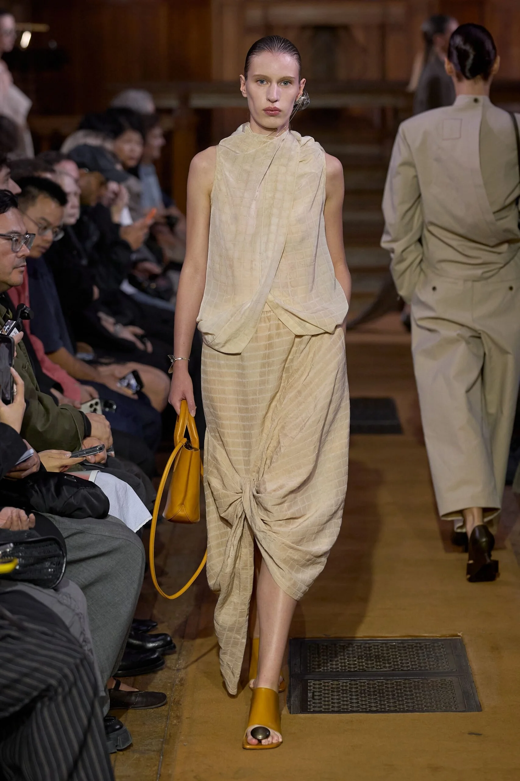 uma-wang-spring-2027-ready-to-wear-look-08-scaled.jpg