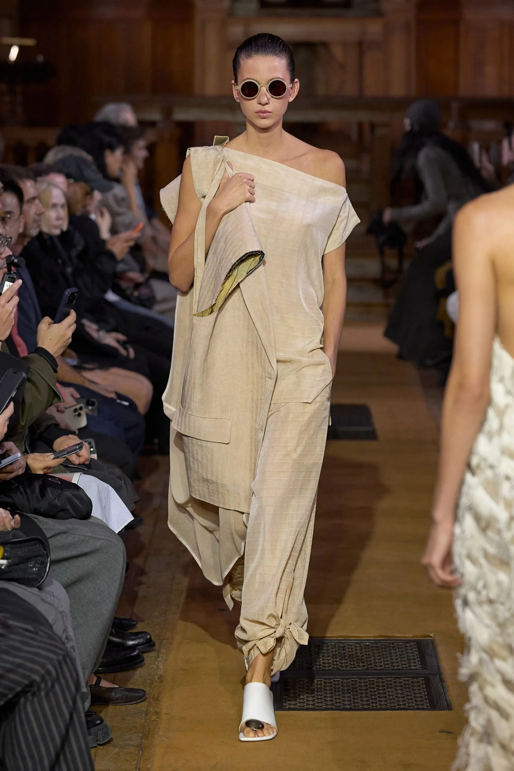 uma-wang-spring-2027-ready-to-wear-look-09-scaled.jpg