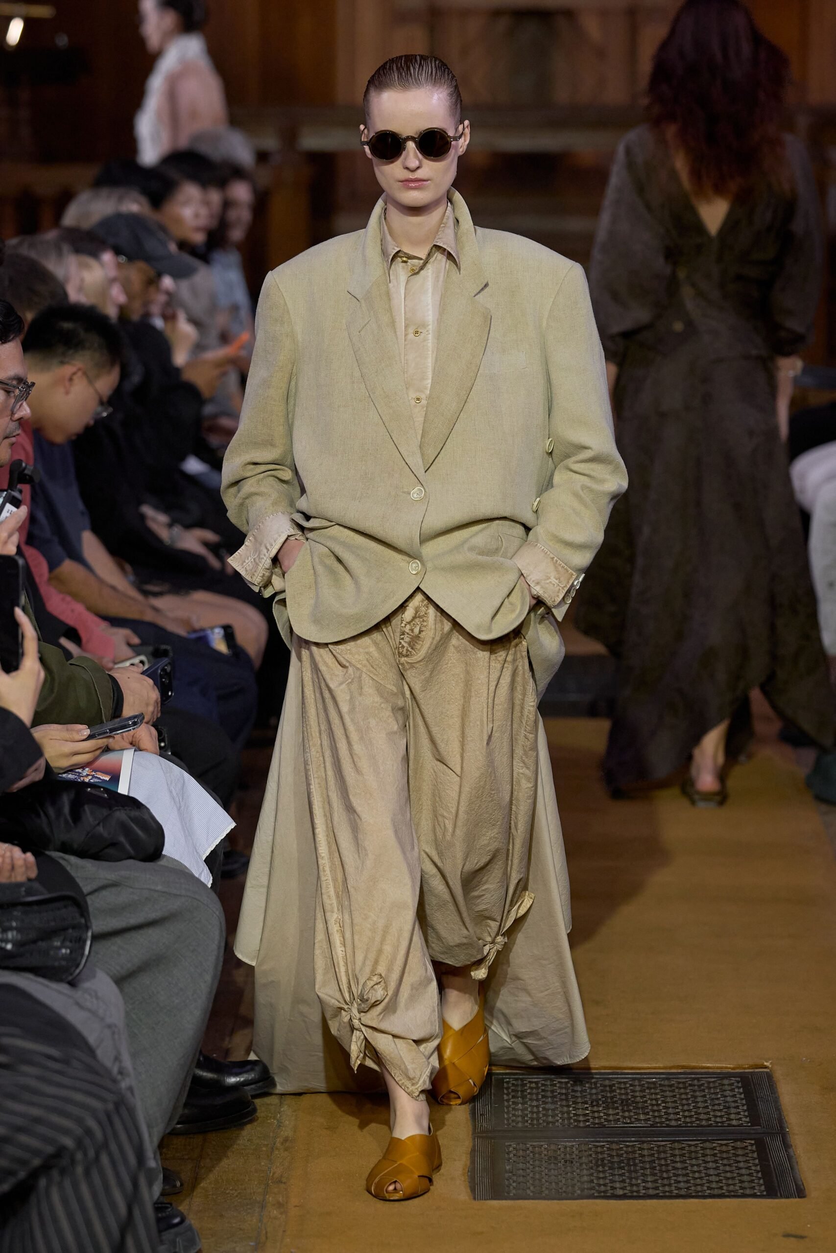 uma-wang-spring-2027-ready-to-wear-look-10-scaled.jpg