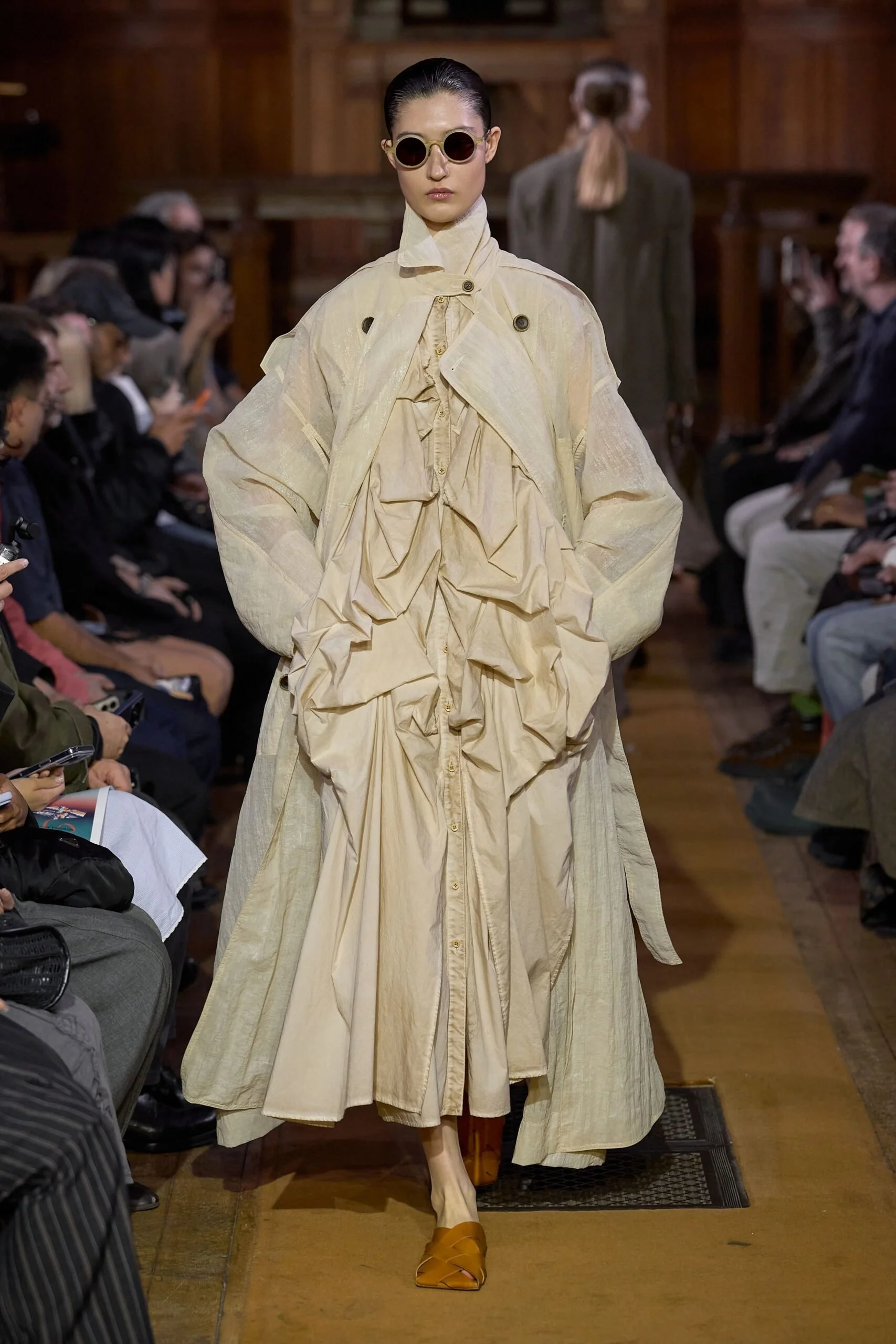 uma-wang-spring-2027-ready-to-wear-look-11-scaled.jpg