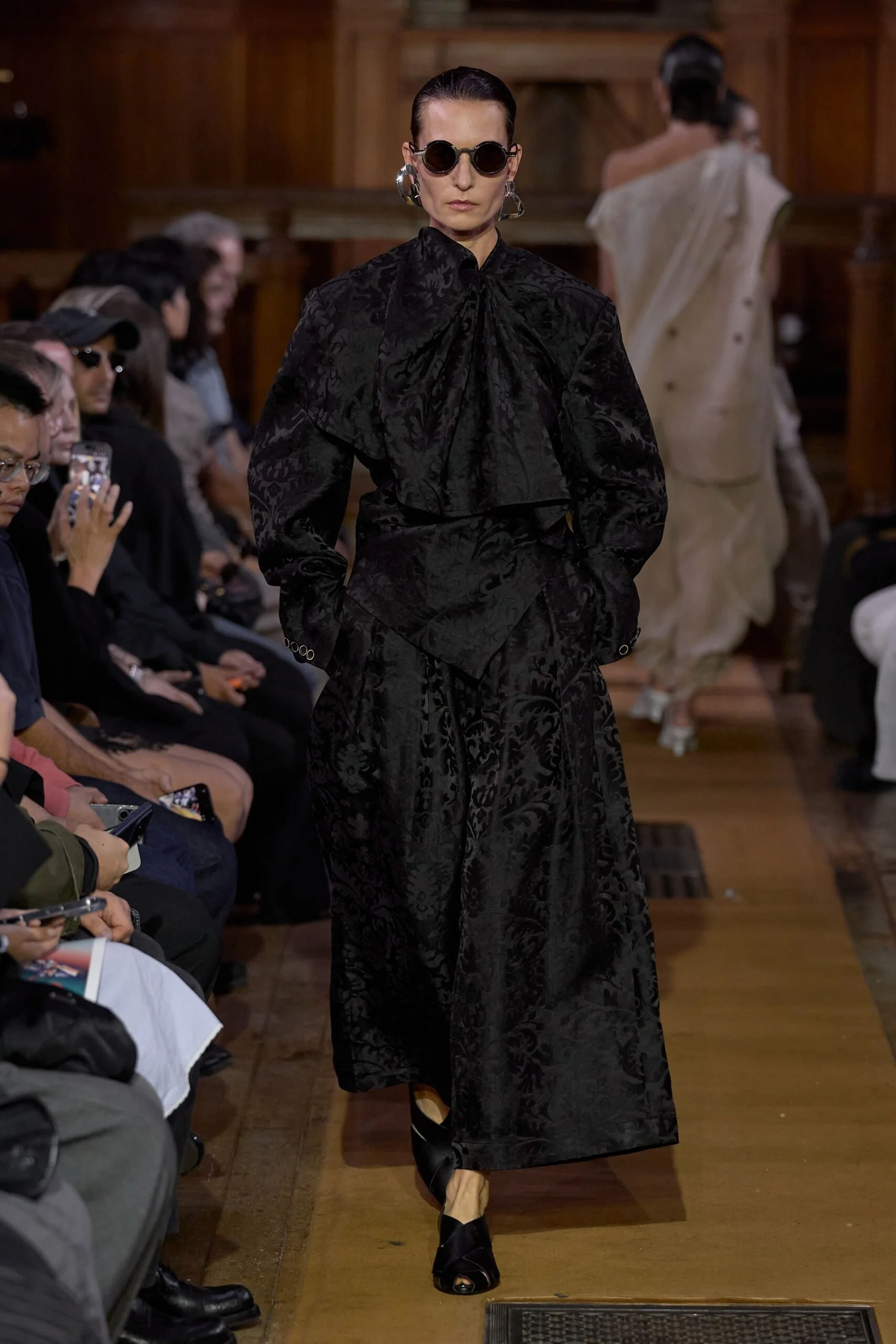 uma-wang-spring-2027-ready-to-wear-look-15-scaled.jpg