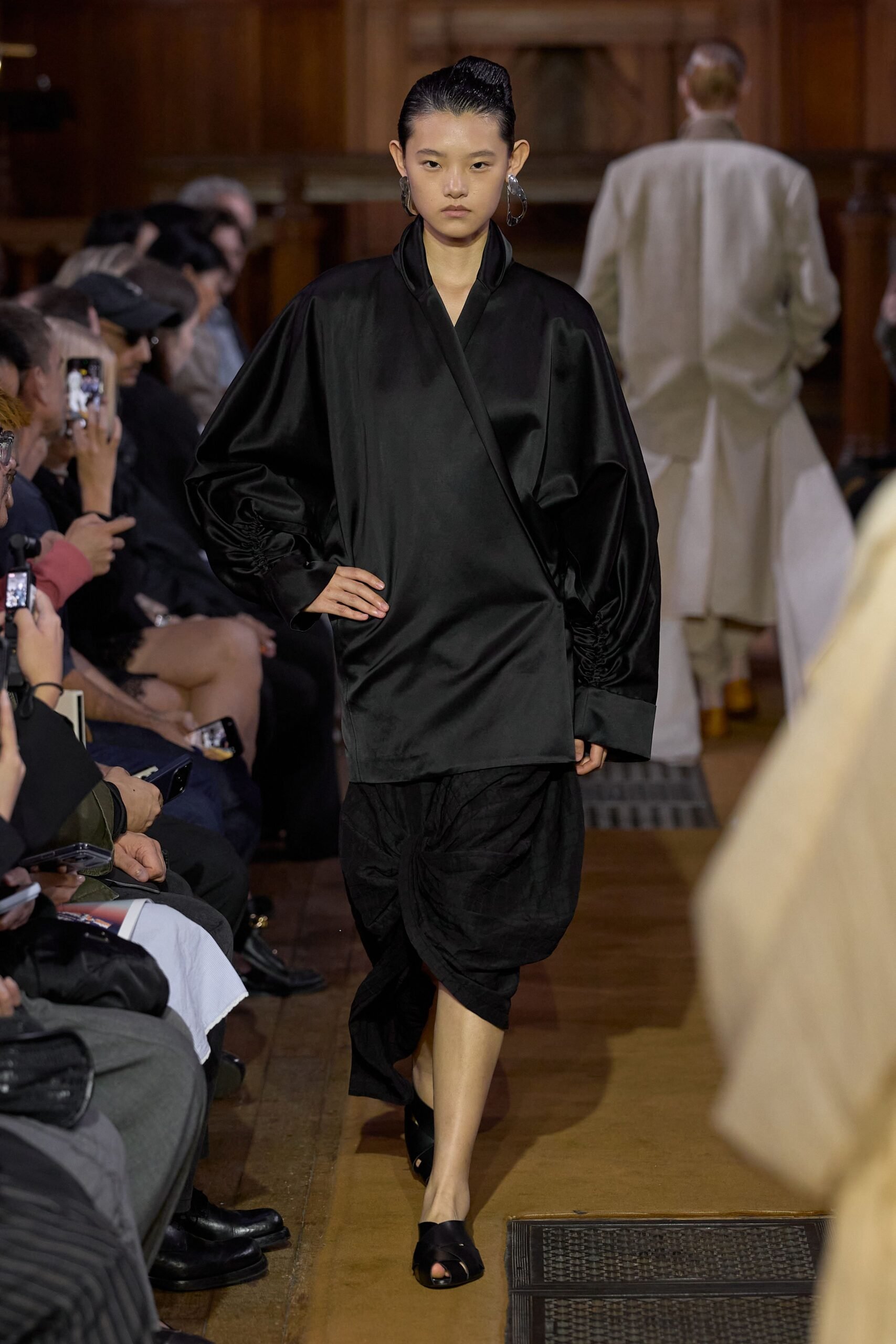 uma-wang-spring-2027-ready-to-wear-look-16-scaled.jpg