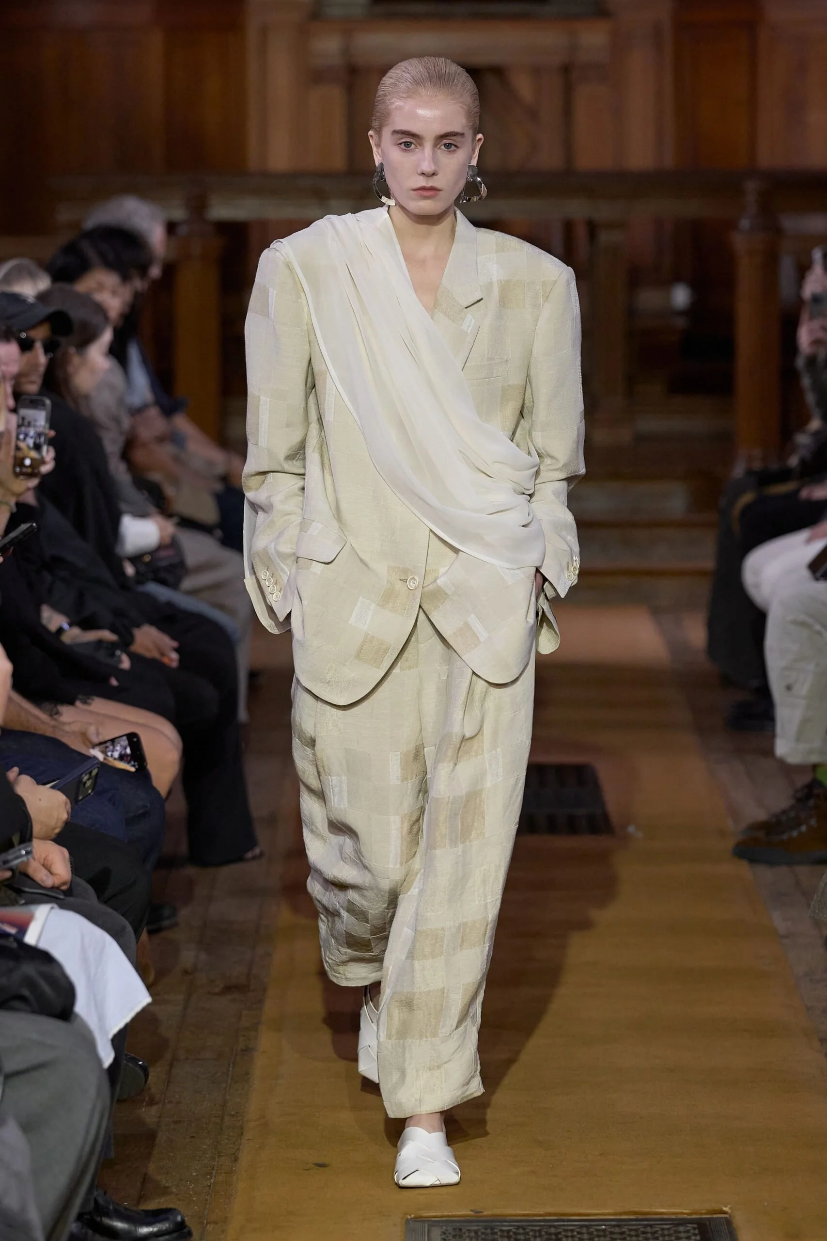 uma-wang-spring-2027-ready-to-wear-look-19-scaled.jpg