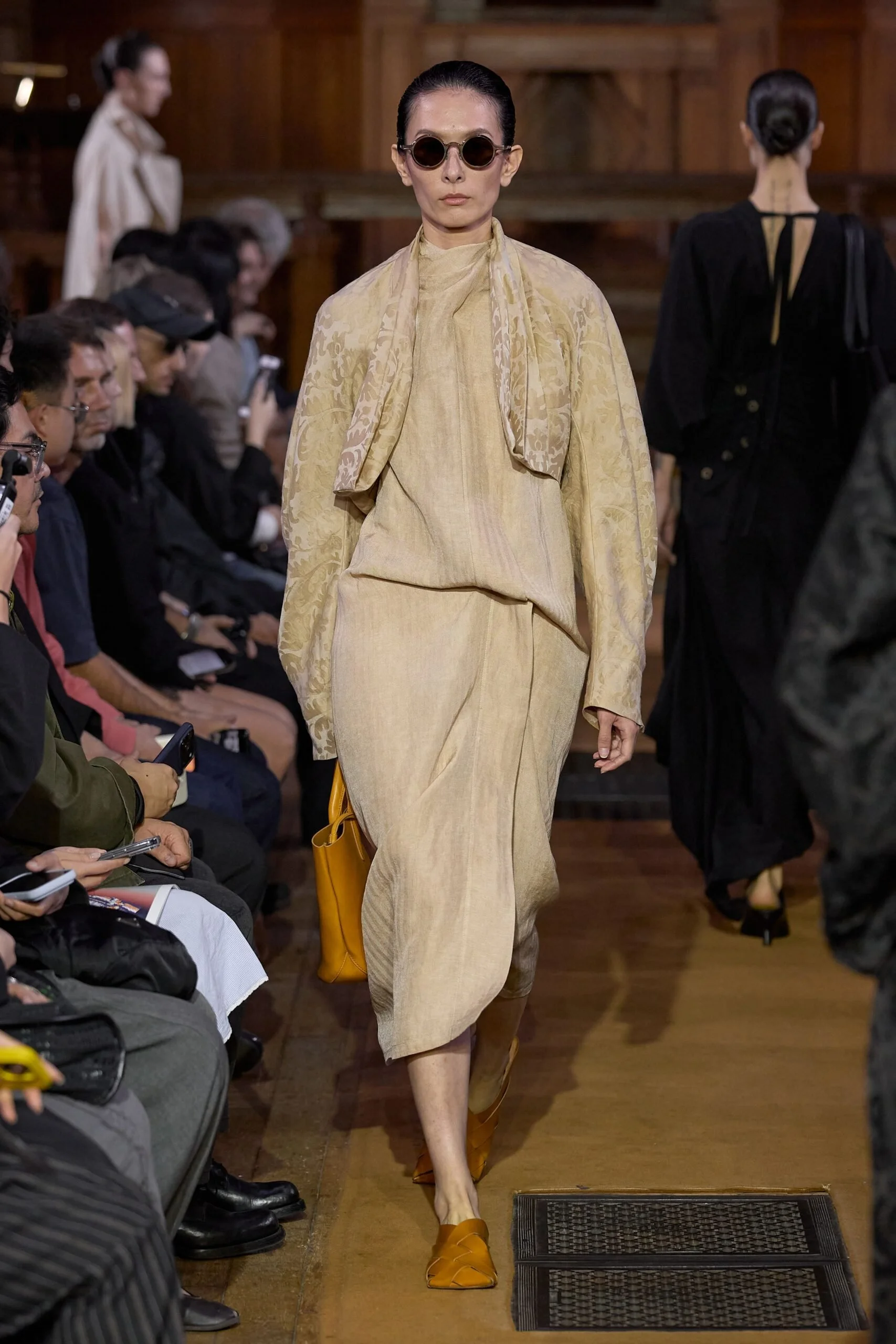 uma-wang-spring-2027-ready-to-wear-look-20-scaled.jpg