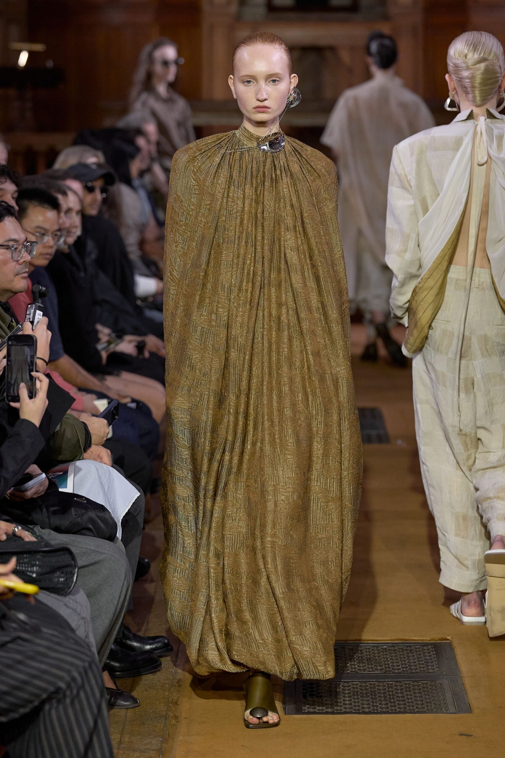 uma-wang-spring-2027-ready-to-wear-look-23-scaled.jpg