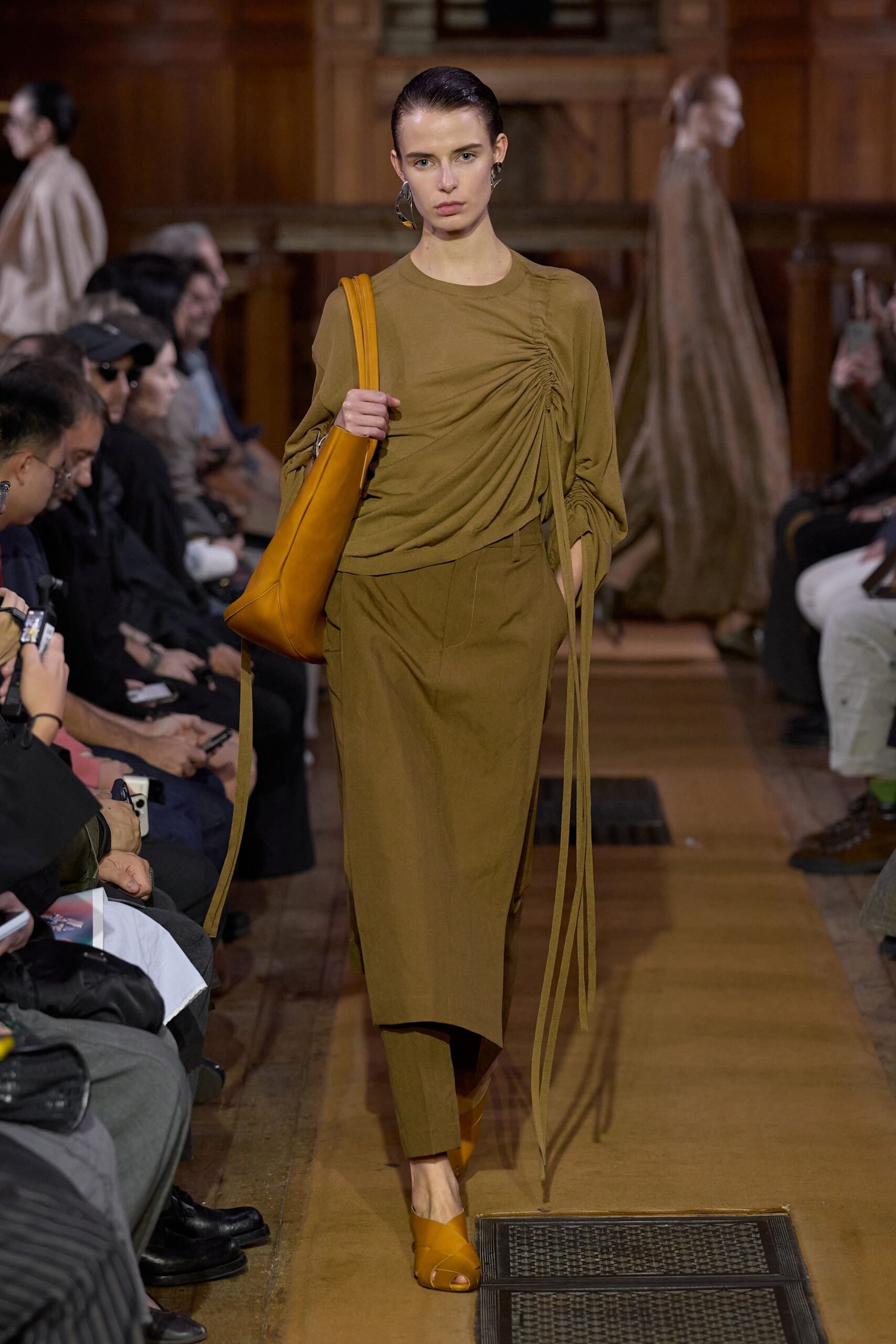 uma-wang-spring-2027-ready-to-wear-look-26-scaled.jpg