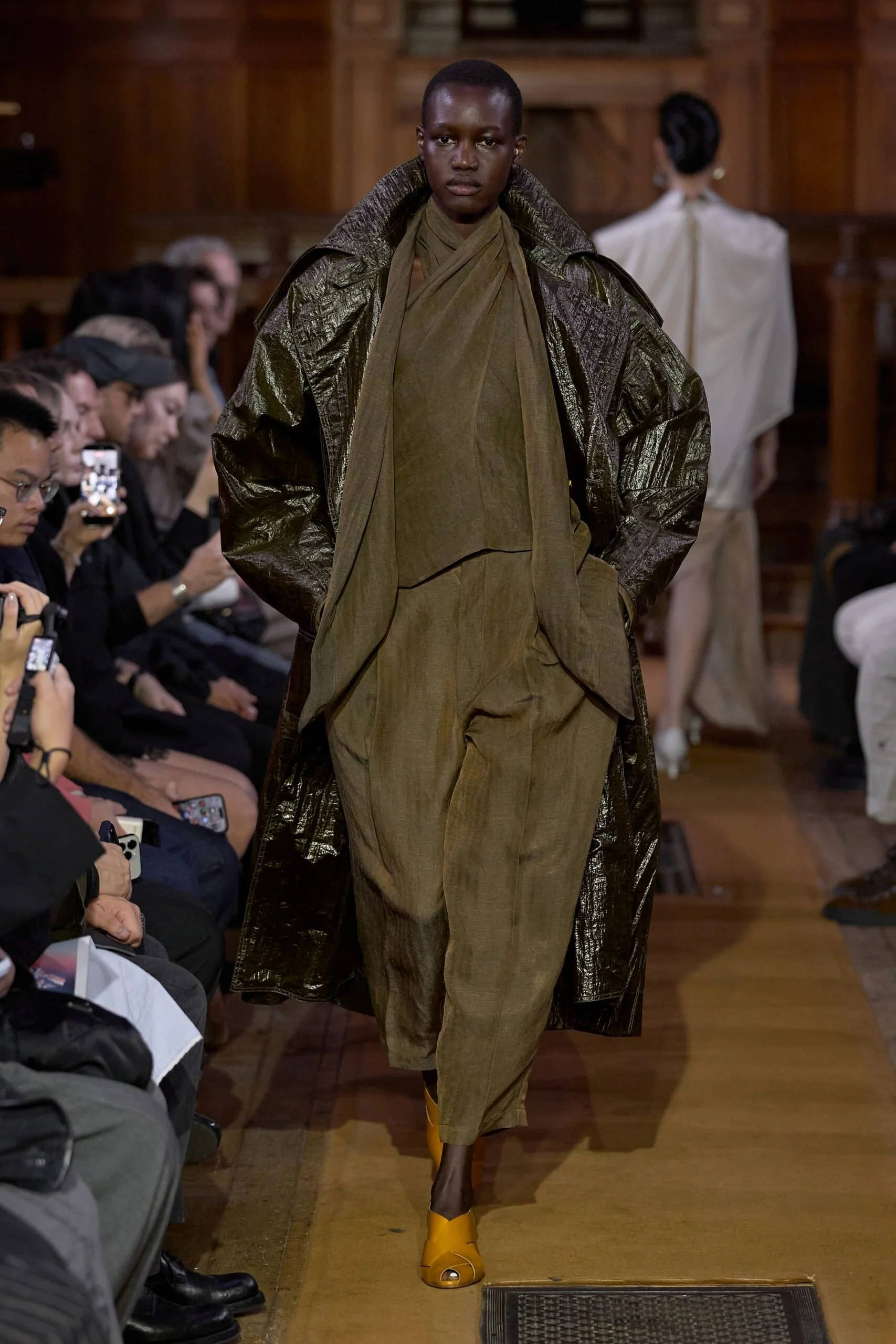 uma-wang-spring-2027-ready-to-wear-look-27-scaled.jpg