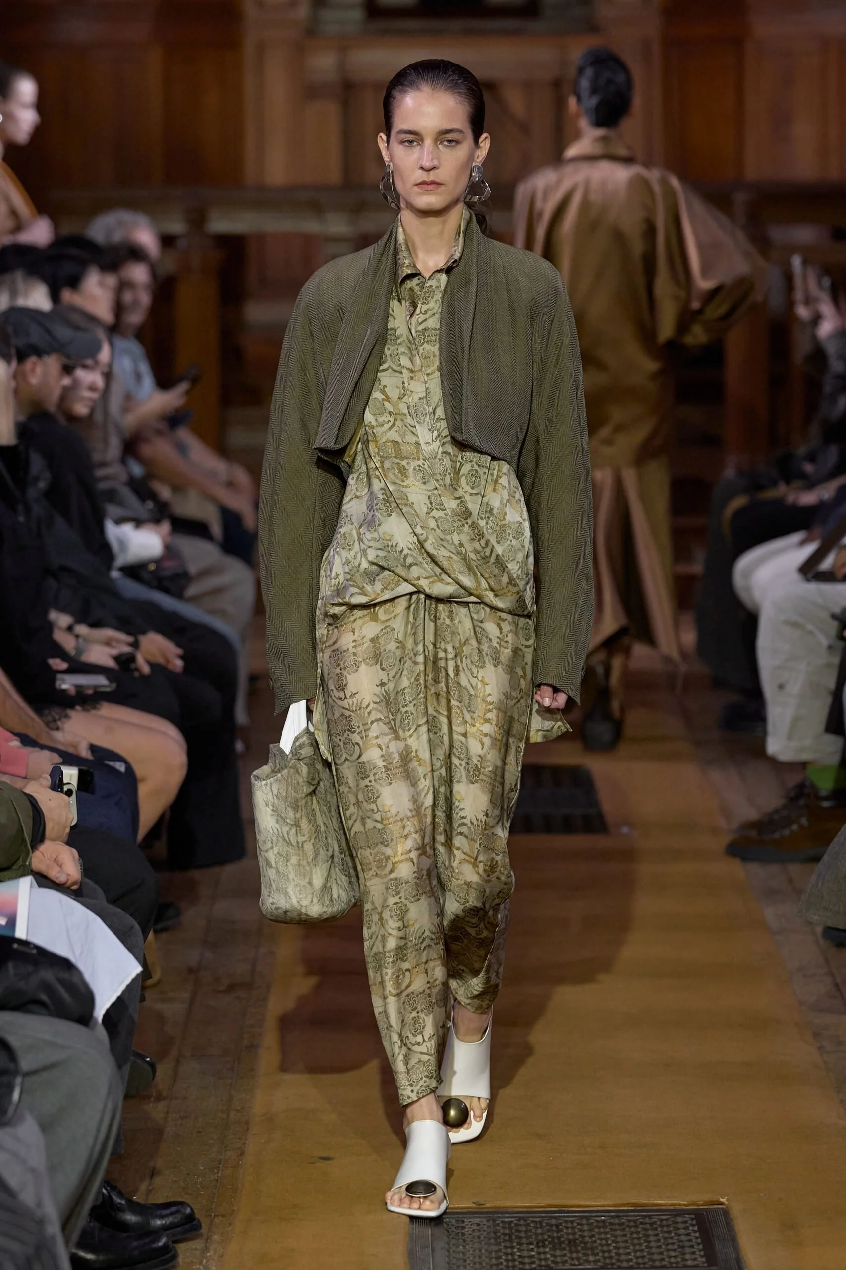 uma-wang-spring-2027-ready-to-wear-look-28-scaled.jpg