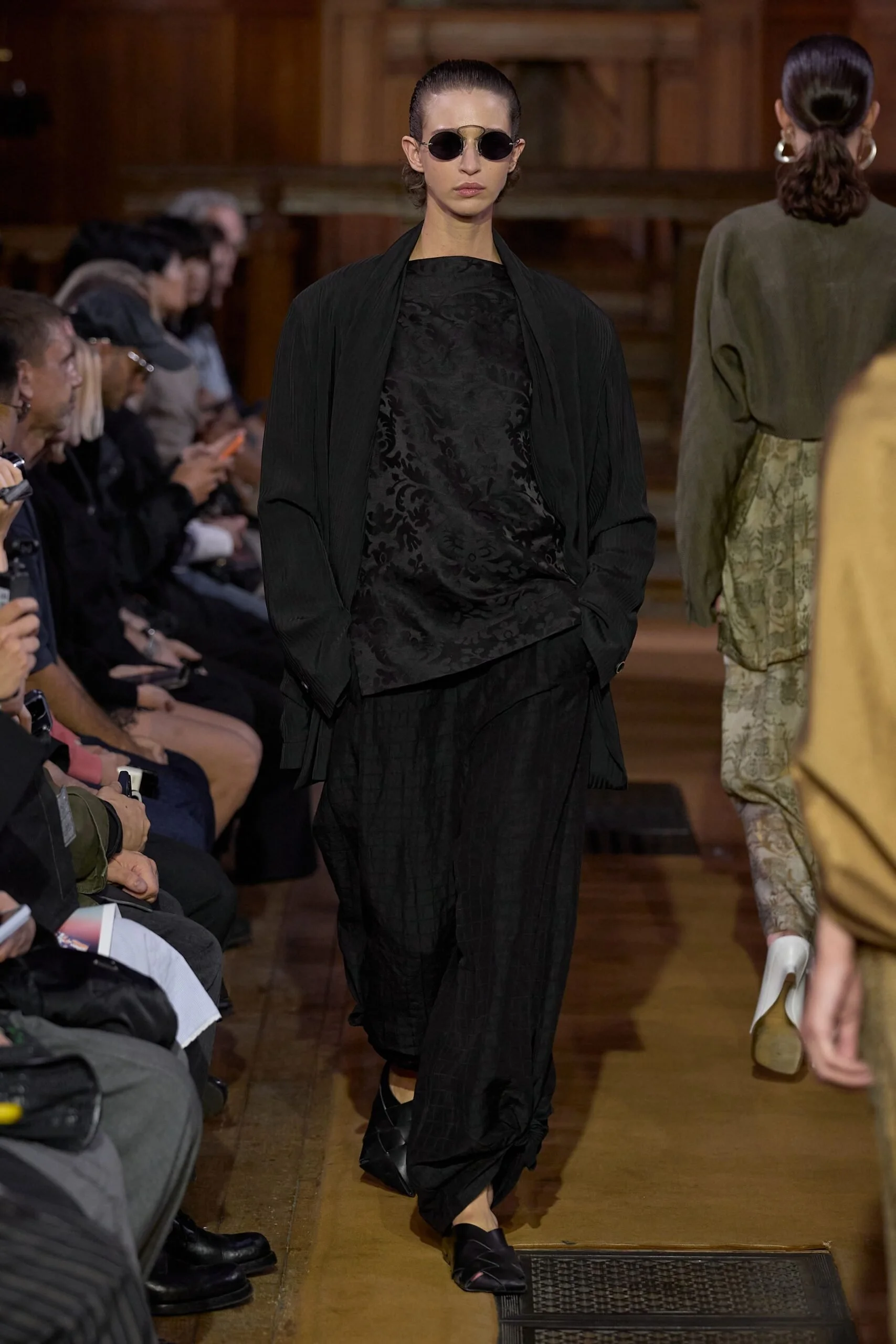uma-wang-spring-2027-ready-to-wear-look-34-scaled.jpg