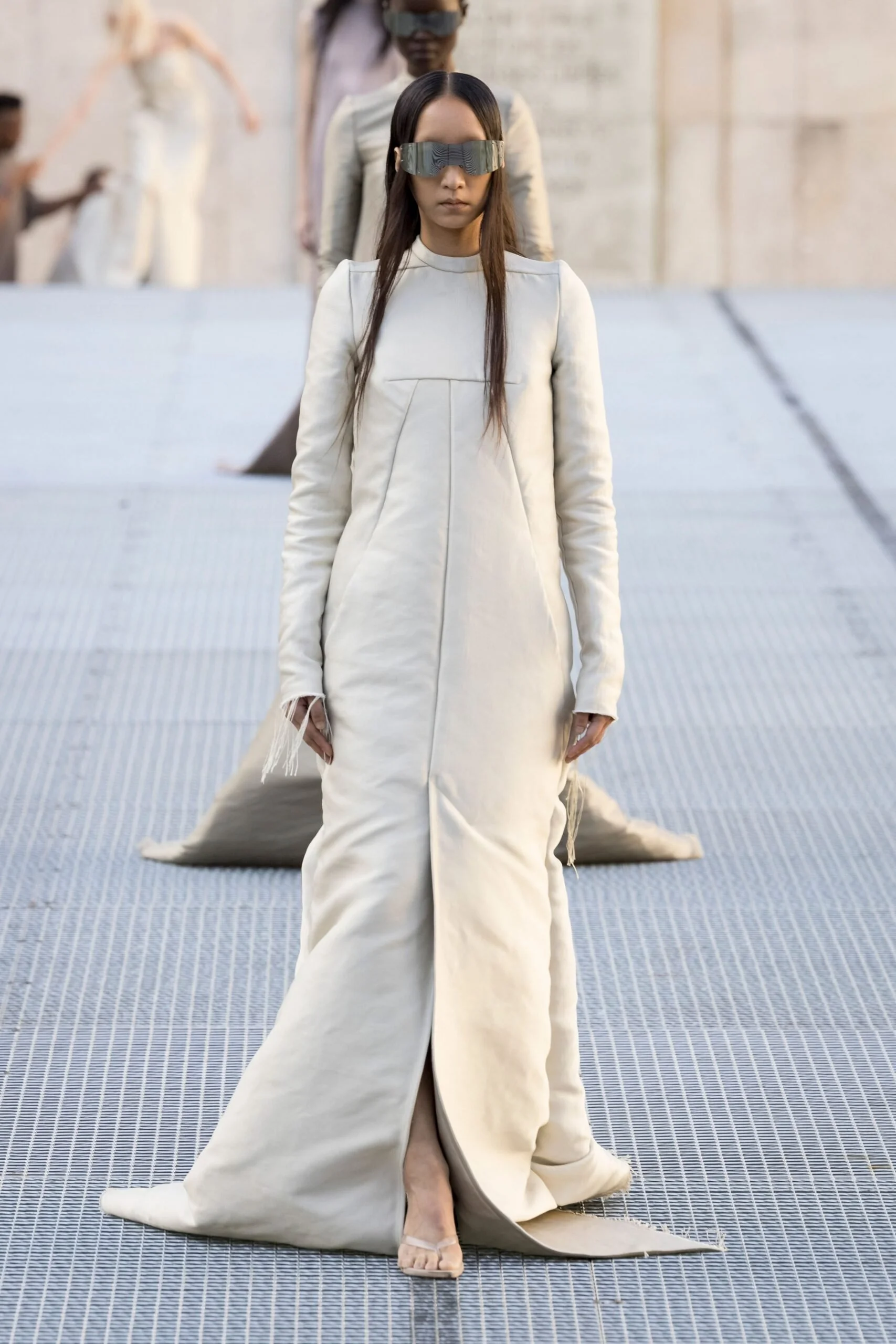 rick-owens-spring-2027-ready-to-wear-look-01-scaled.jpg