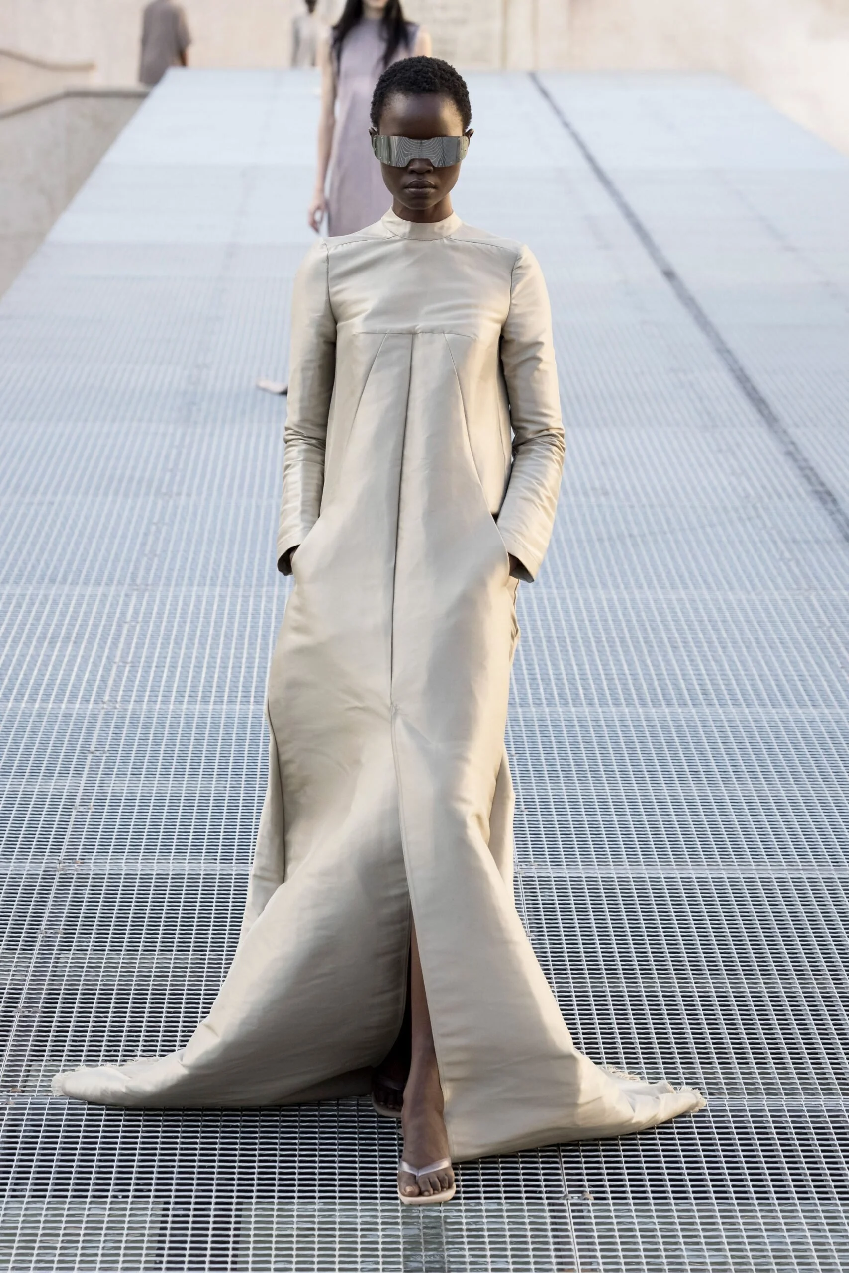 rick-owens-spring-2027-ready-to-wear-look-02-scaled.jpg
