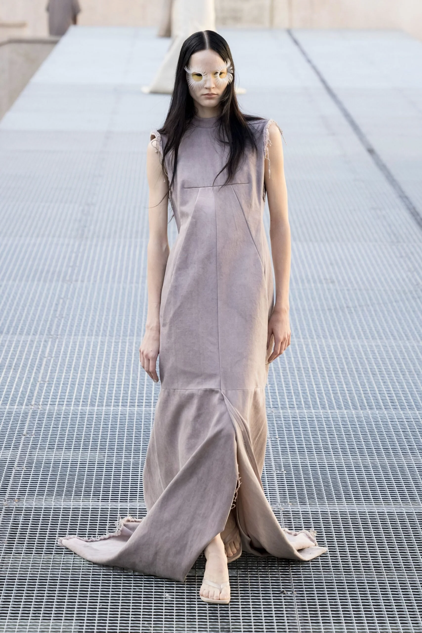 rick-owens-spring-2027-ready-to-wear-look-03-scaled.jpg