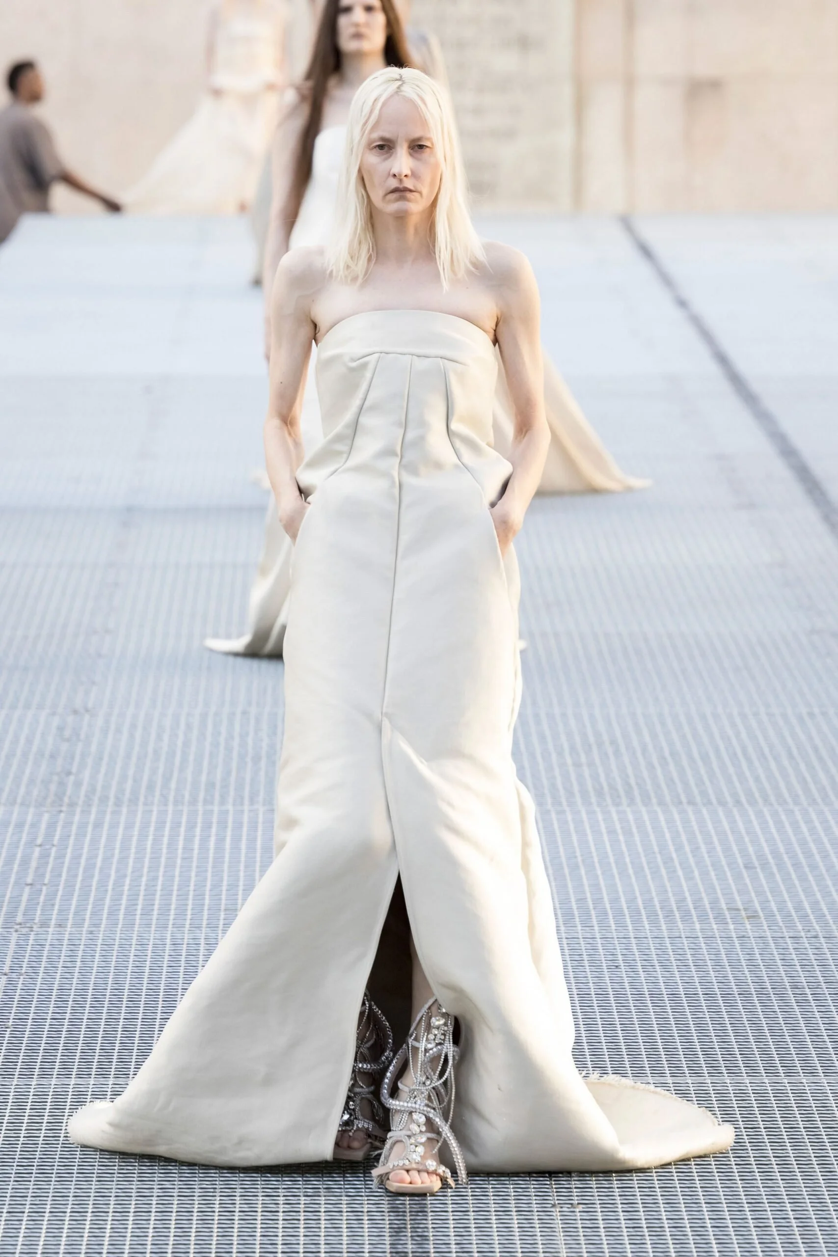 rick-owens-spring-2027-ready-to-wear-look-04-scaled.jpg