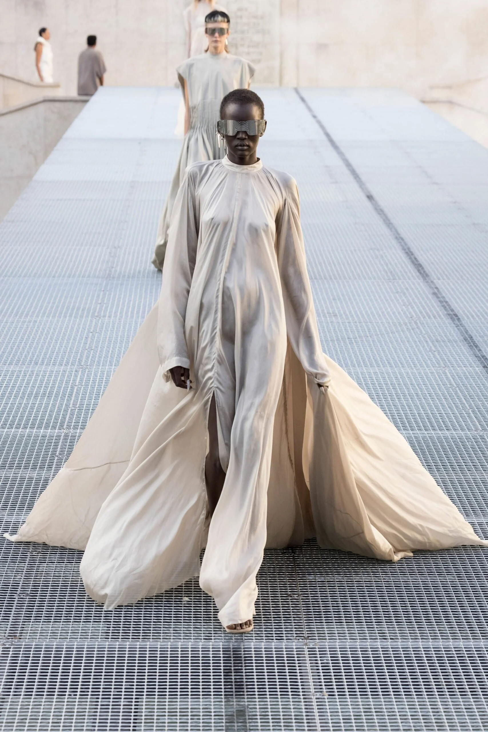 rick-owens-spring-2027-ready-to-wear-look-06-scaled.jpg