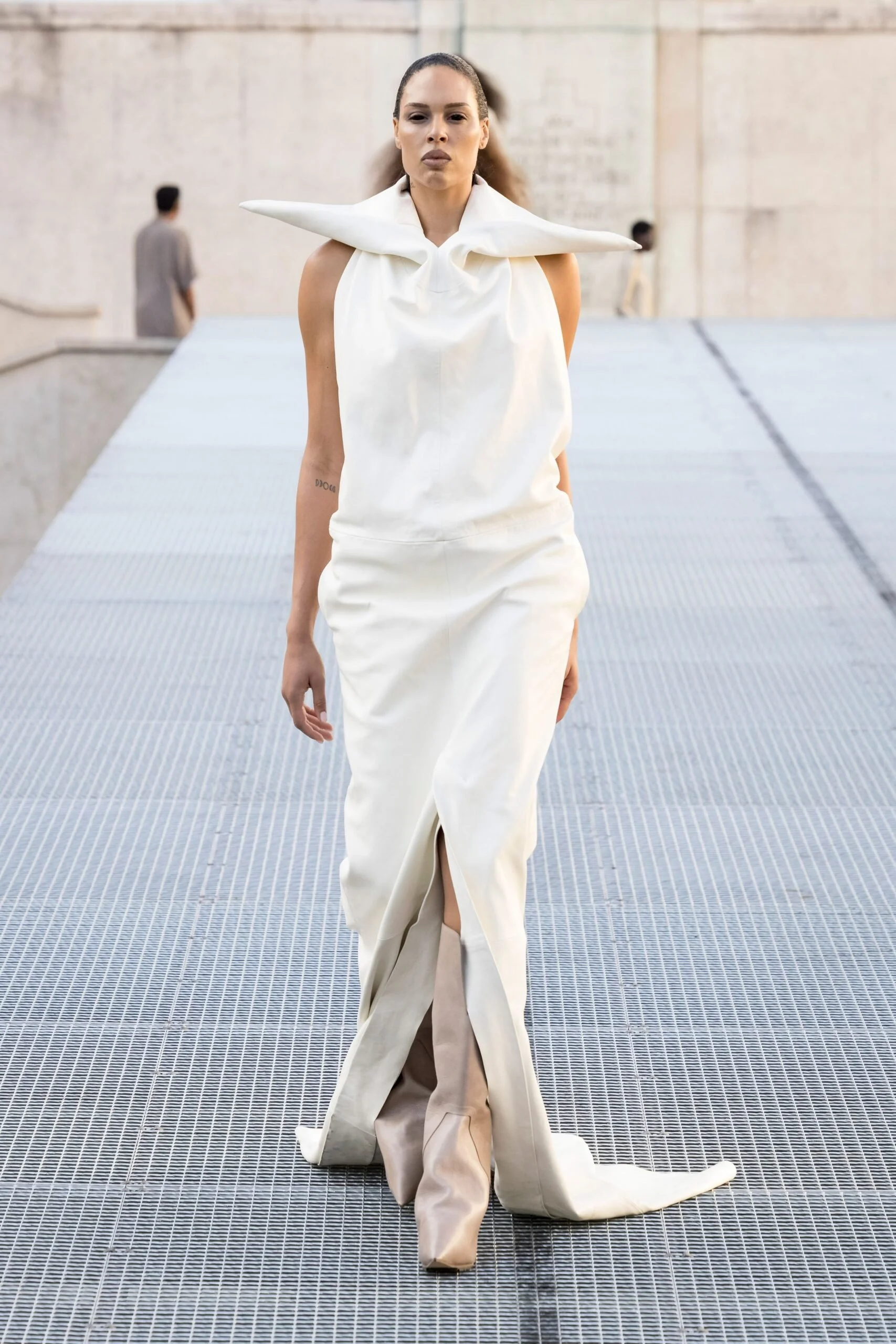 rick-owens-spring-2027-ready-to-wear-look-10-scaled.jpg