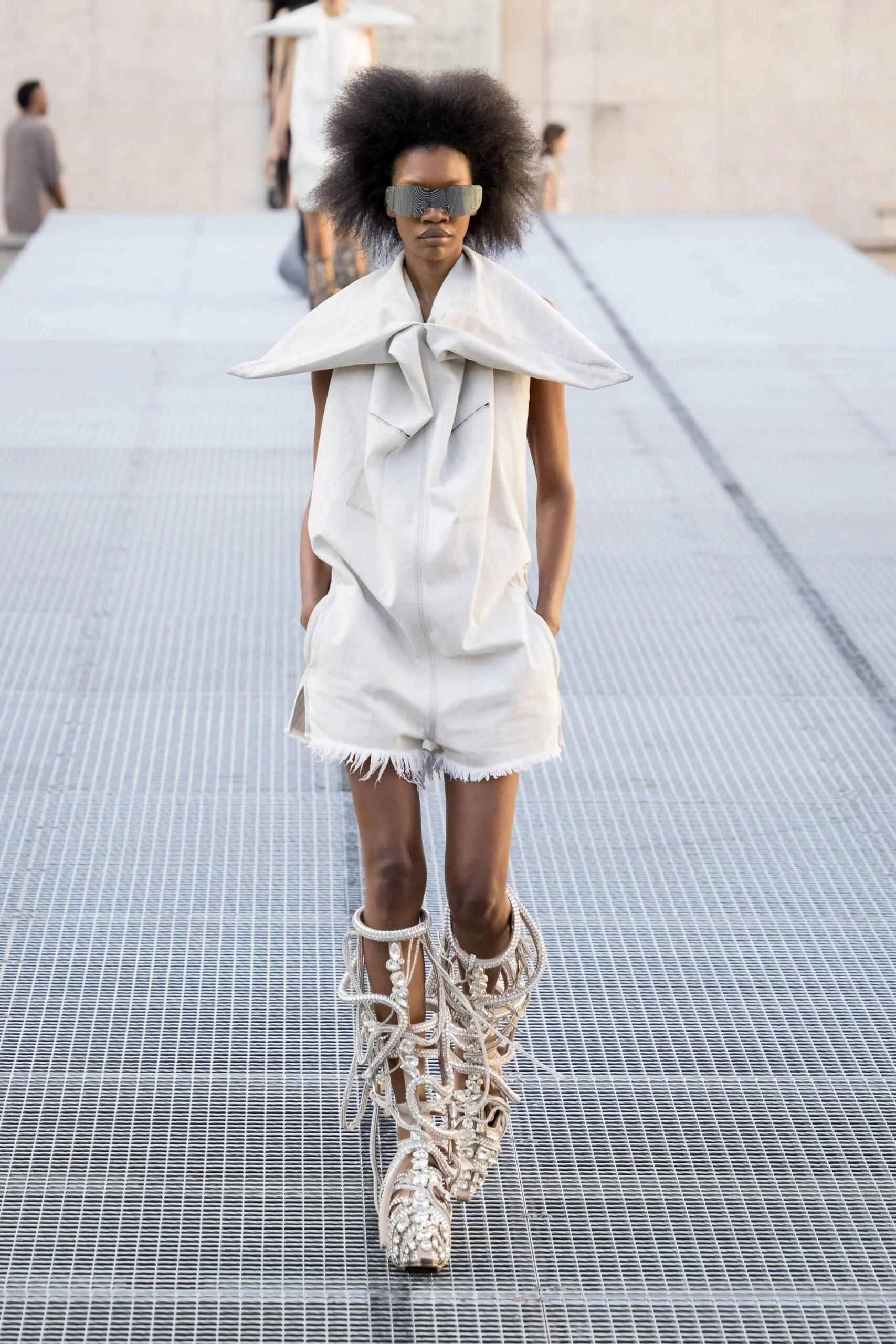 rick-owens-spring-2027-ready-to-wear-look-15-scaled.jpg