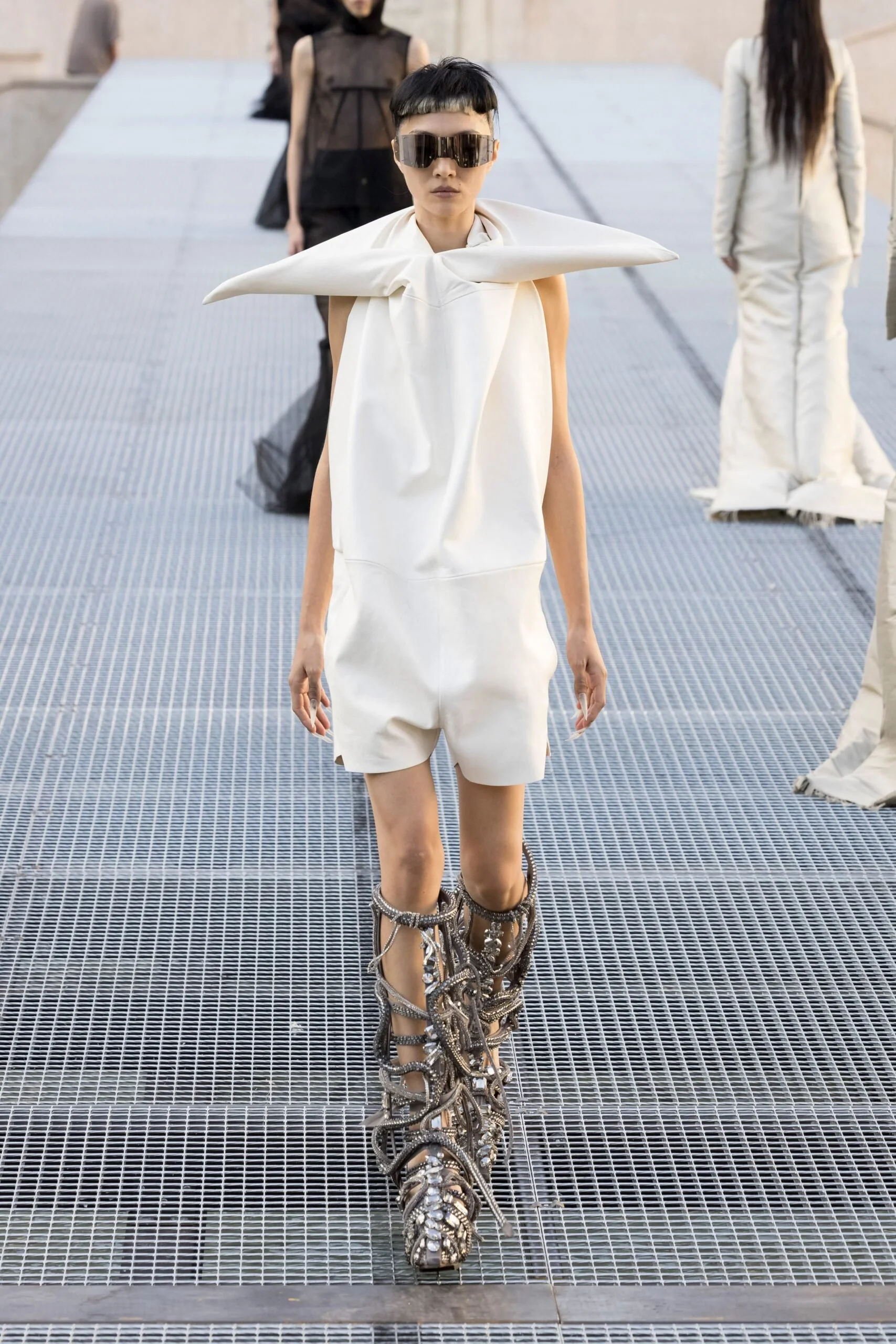 rick-owens-spring-2027-ready-to-wear-look-16-scaled.jpg