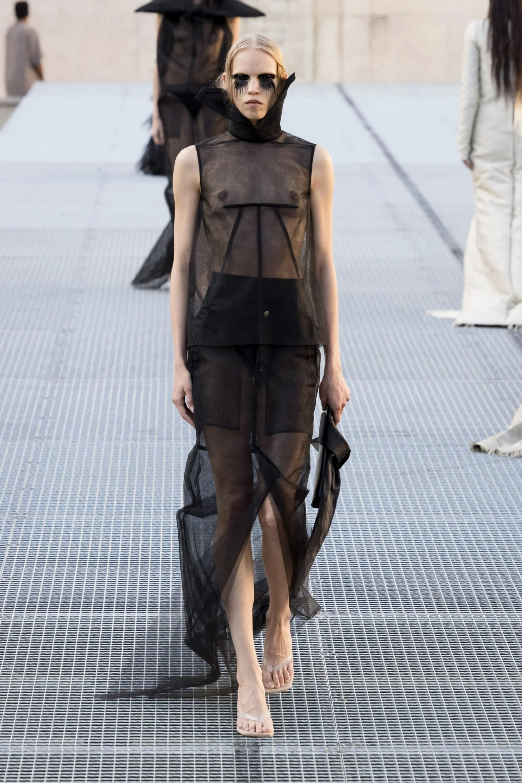 rick-owens-spring-2027-ready-to-wear-look-17-scaled.jpg