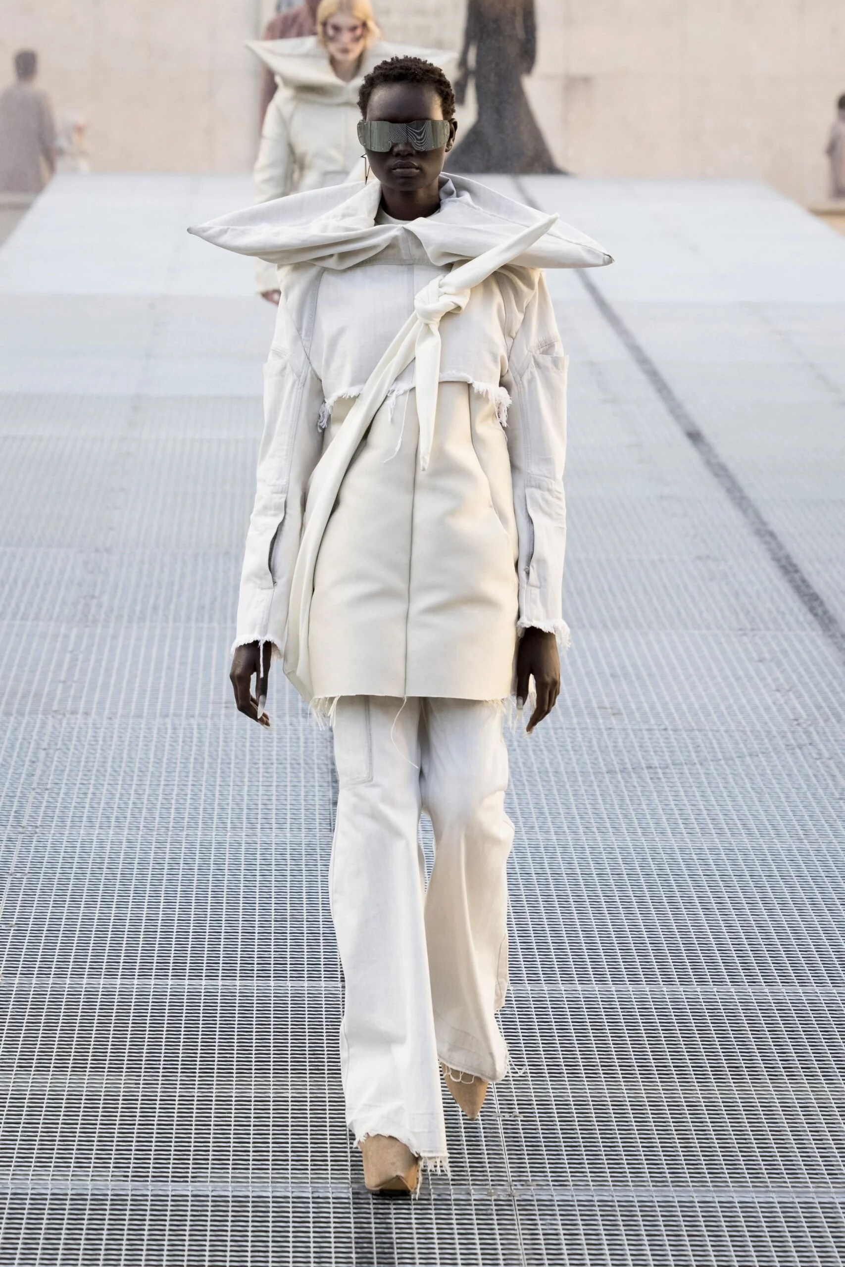 rick-owens-spring-2027-ready-to-wear-look-33-scaled.jpg