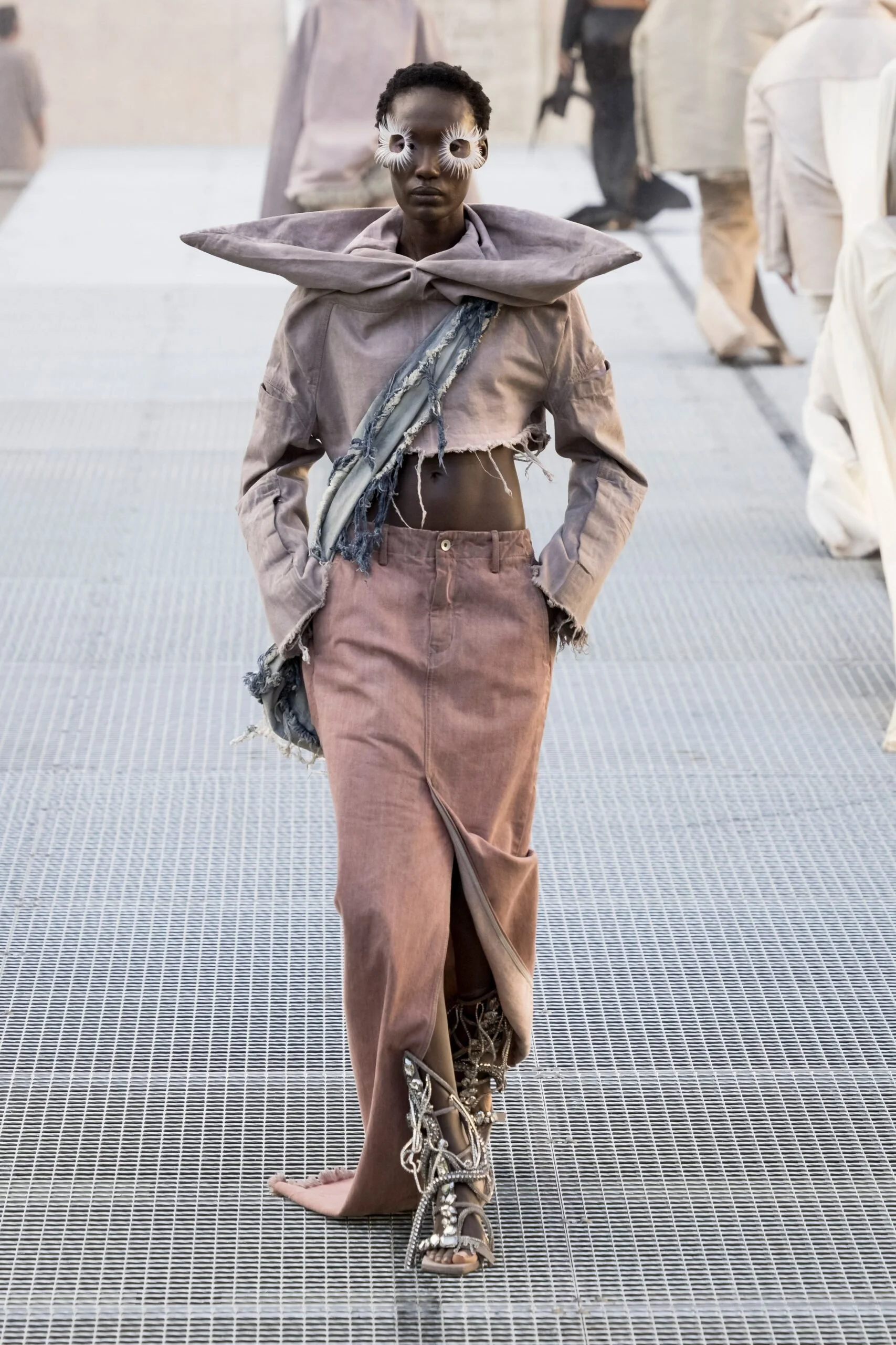 rick-owens-spring-2027-ready-to-wear-look-38-scaled.jpg