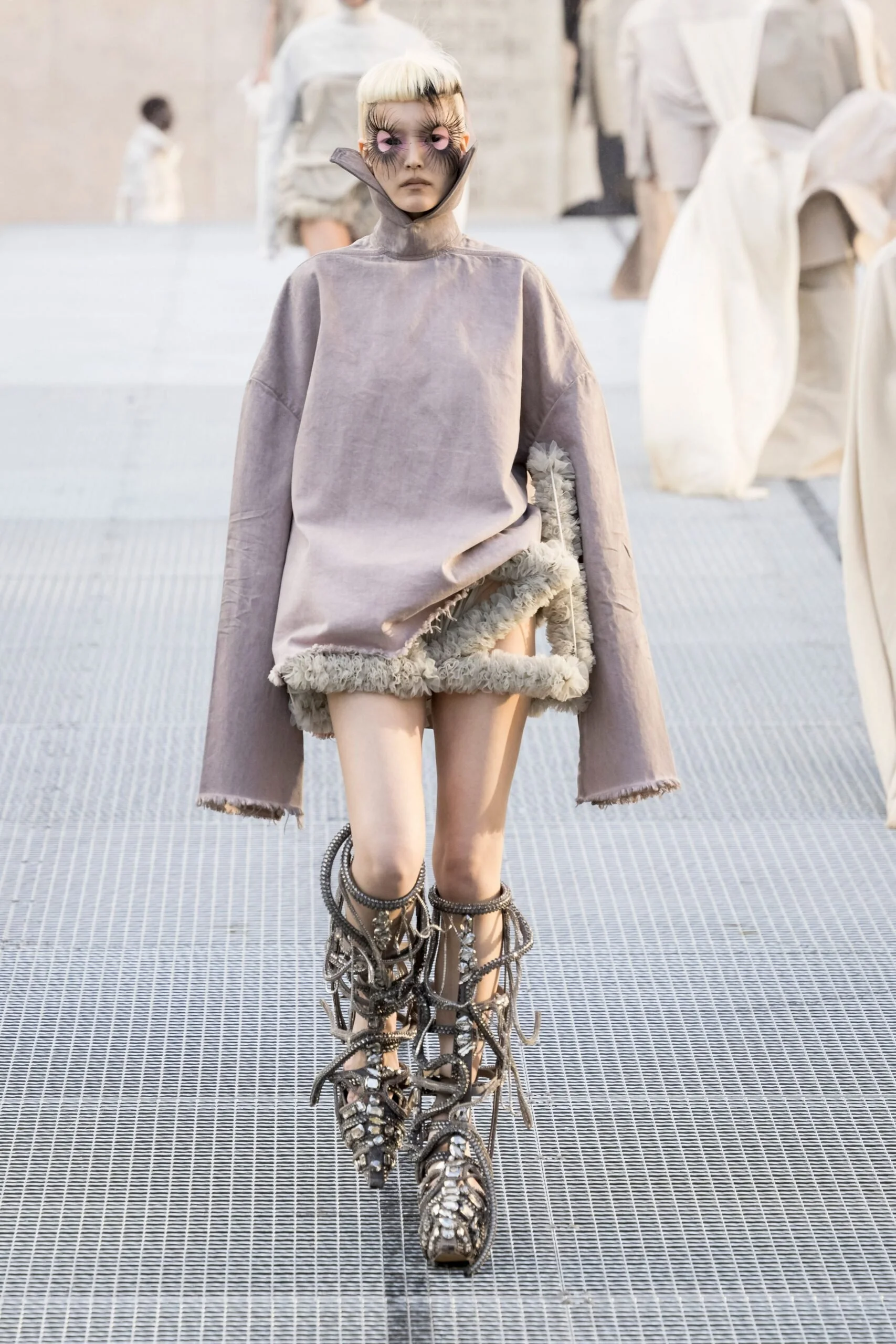 rick-owens-spring-2027-ready-to-wear-look-39-scaled.jpg