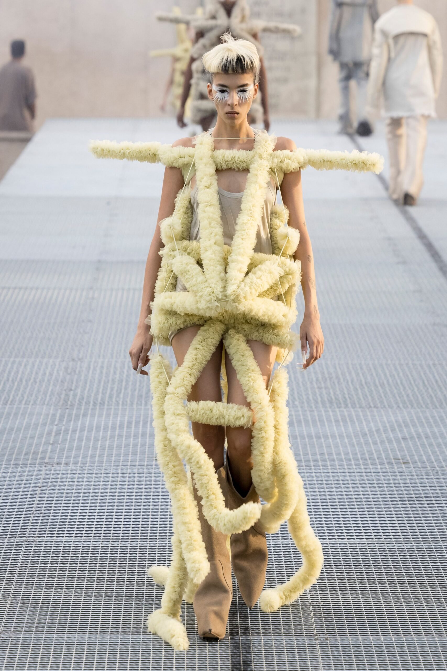 rick-owens-spring-2027-ready-to-wear-look-43-scaled.jpg