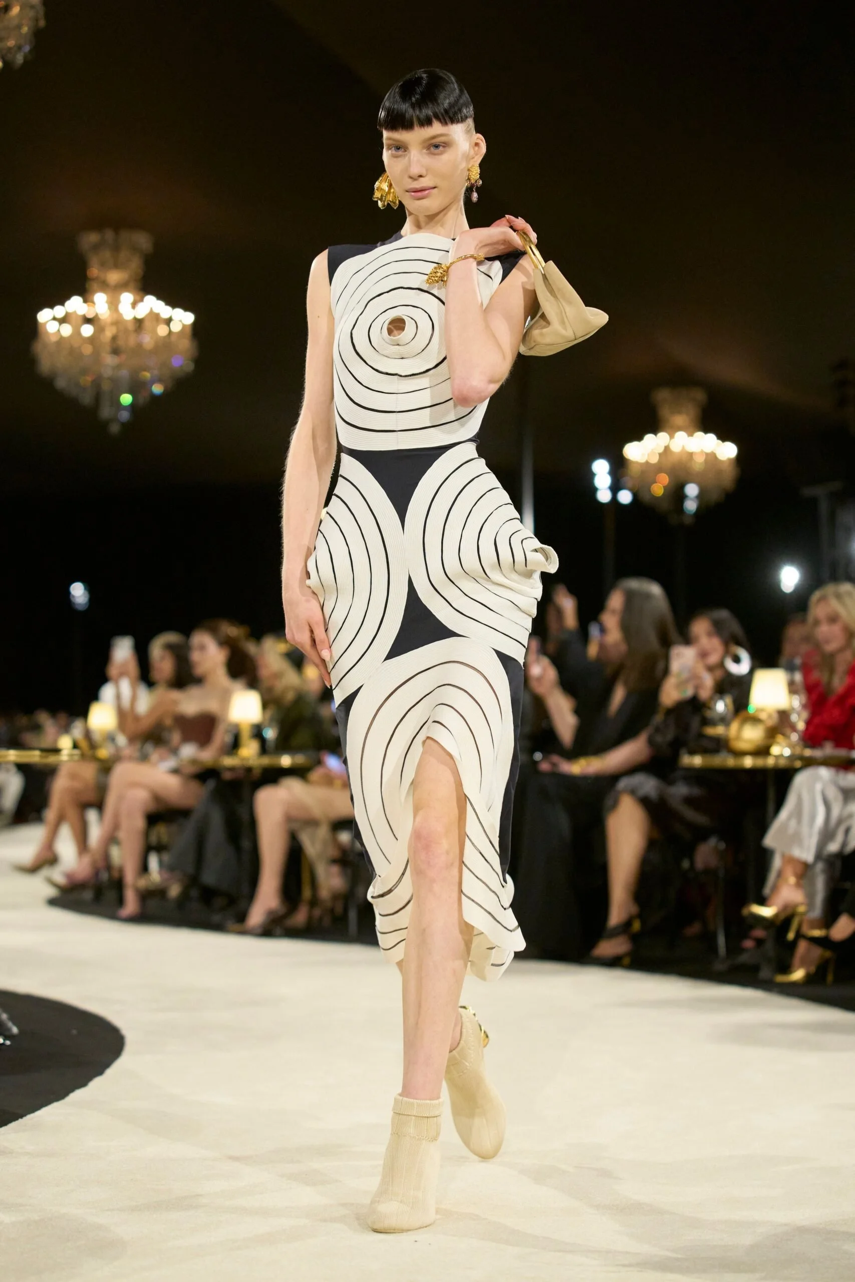 schiaparelli-spring-2027-ready-to-wear-look-17-scaled.jpg