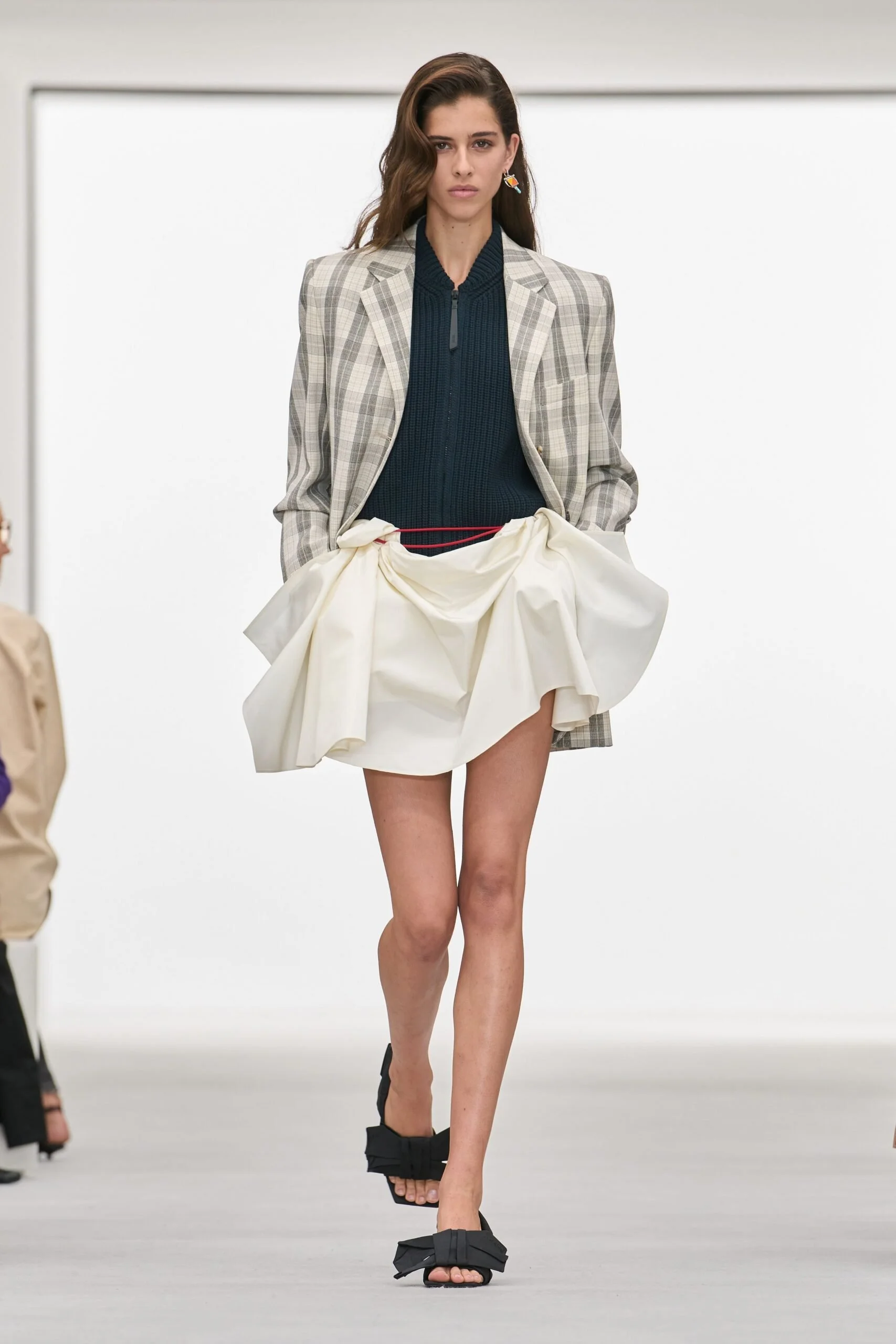loewe-spring-2027-ready-to-wear-look-01-scaled.jpg