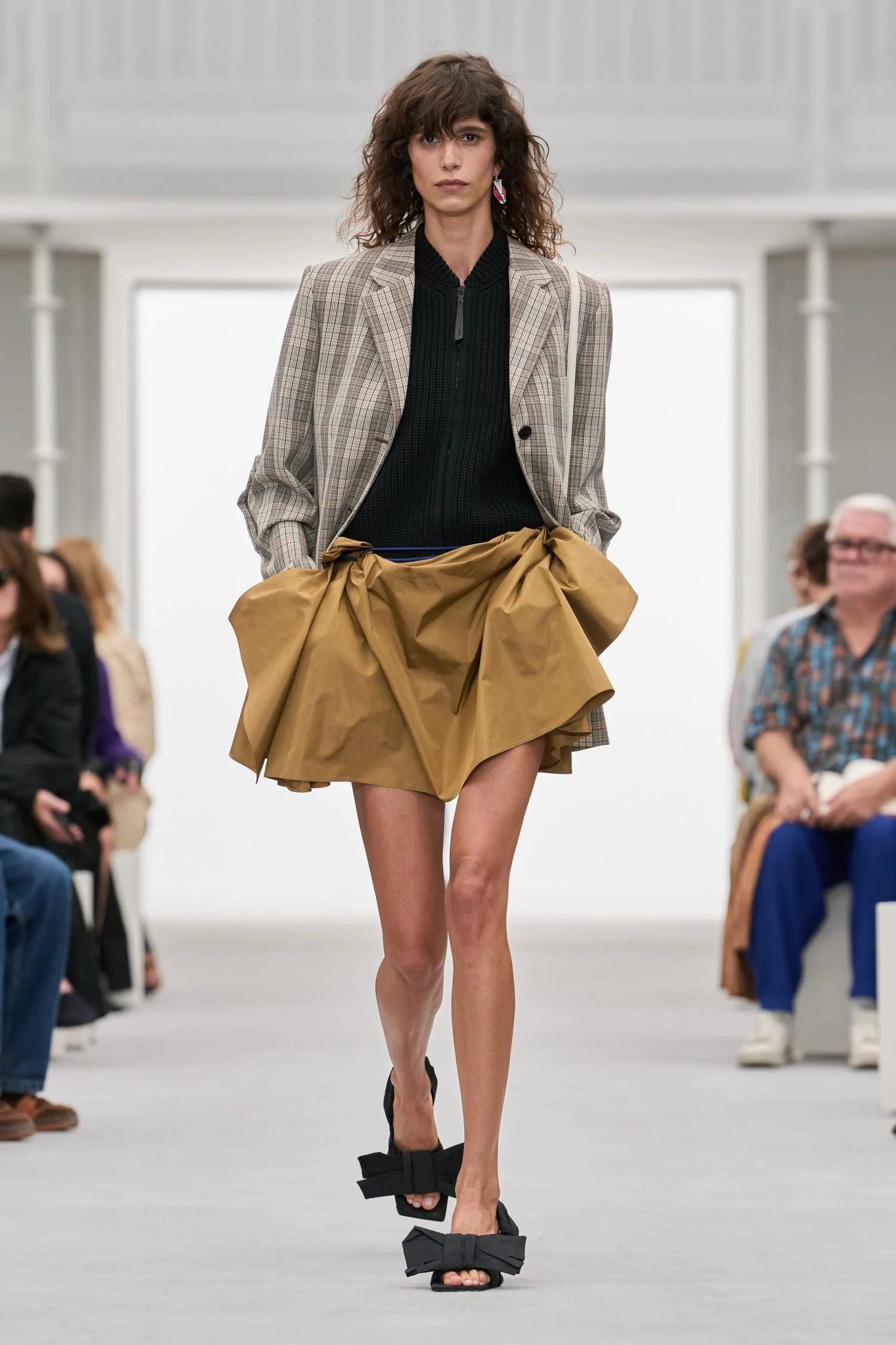 loewe-spring-2027-ready-to-wear-look-02-scaled.jpg