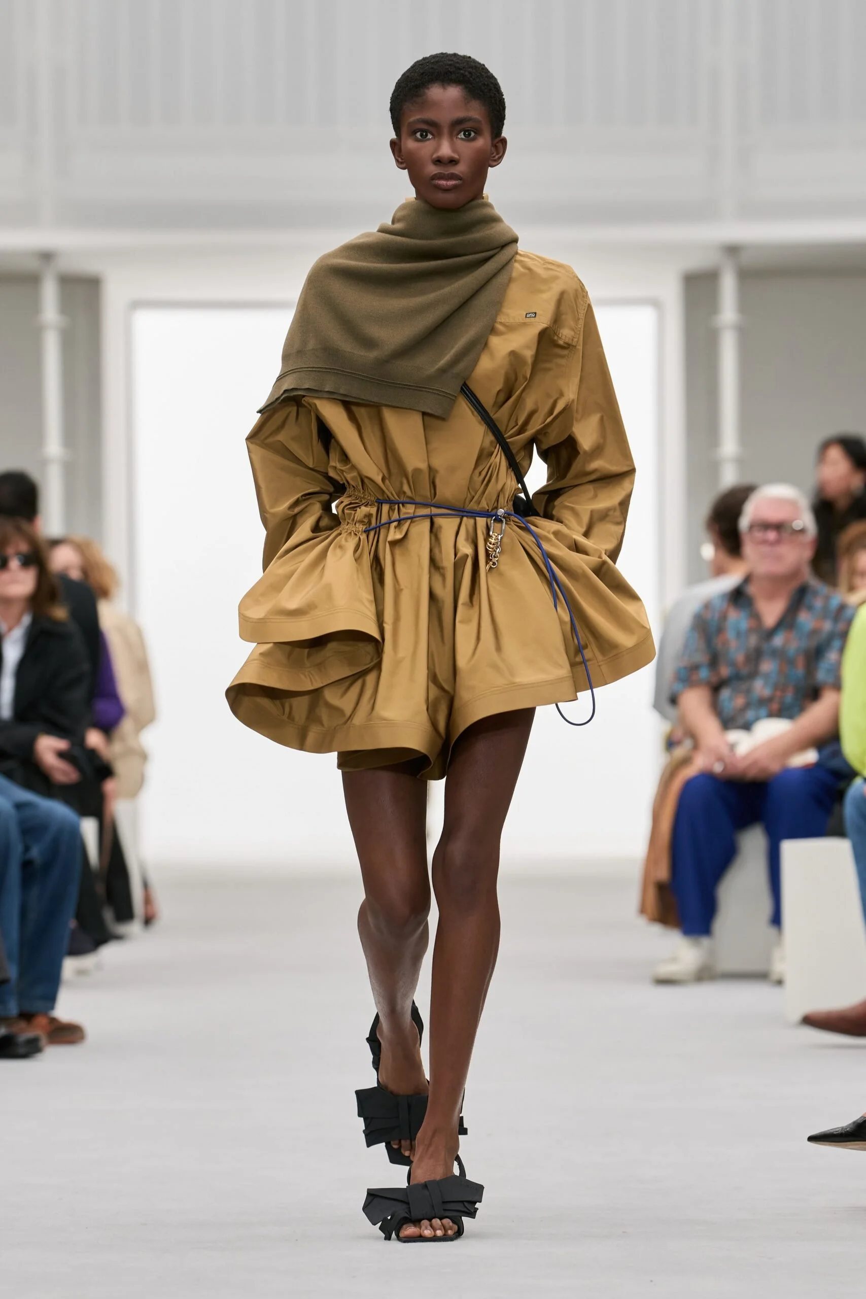 loewe-spring-2027-ready-to-wear-look-05-scaled.jpg