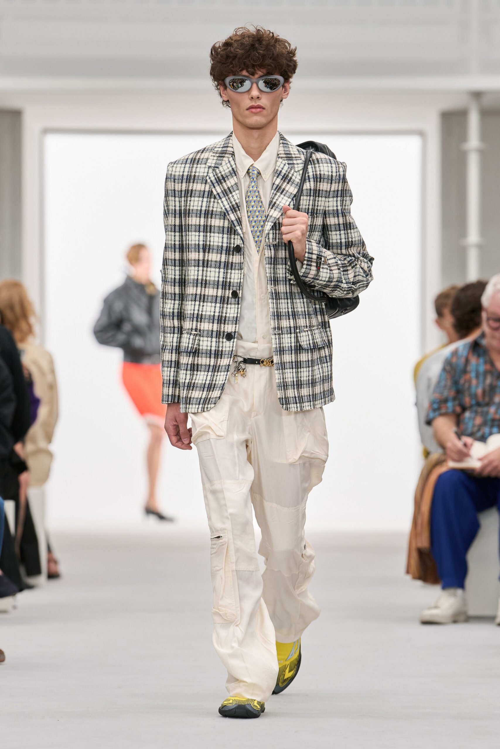 loewe-spring-2027-ready-to-wear-look-10-scaled.jpg