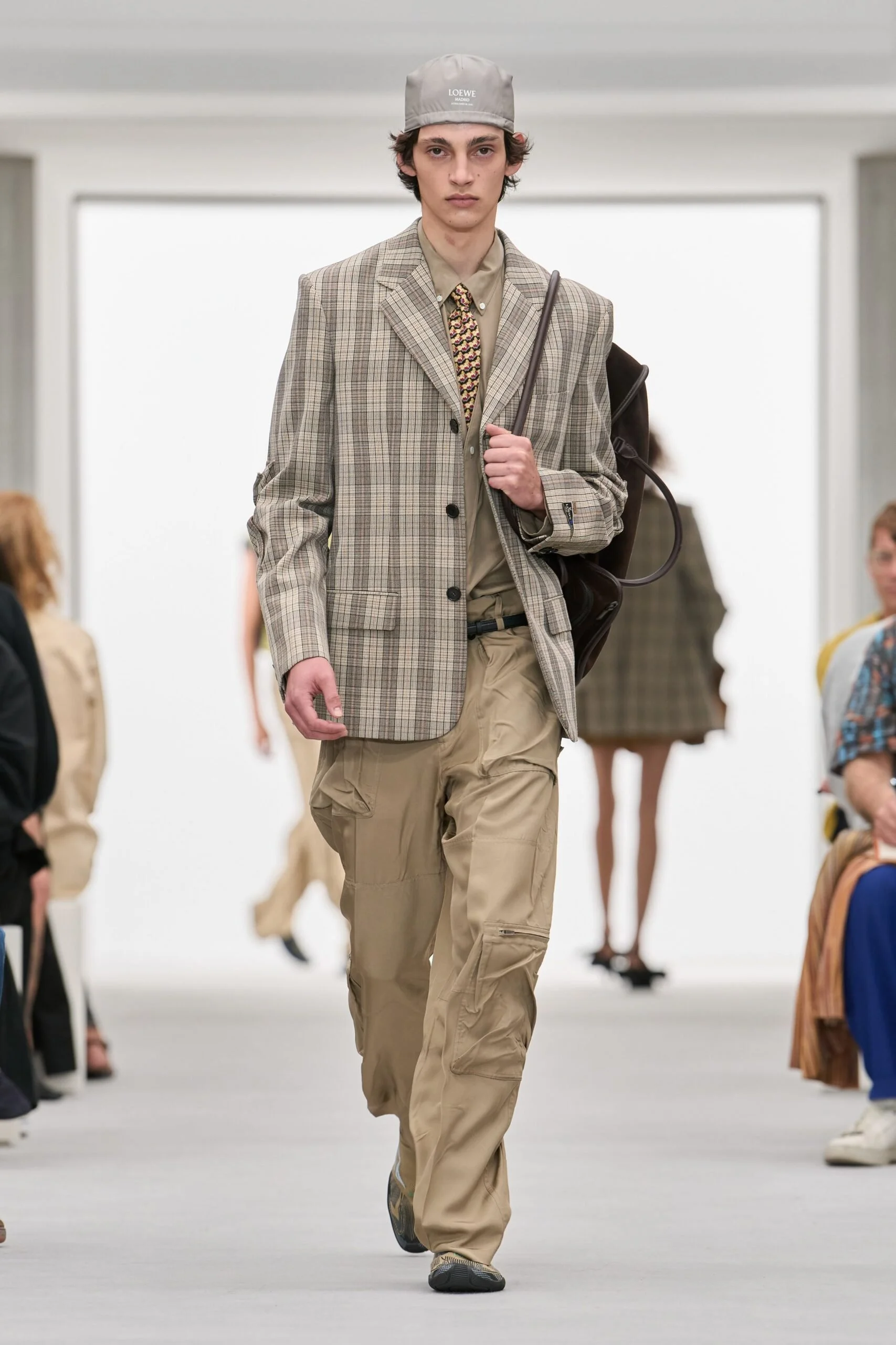 loewe-spring-2027-ready-to-wear-look-12-scaled.jpg