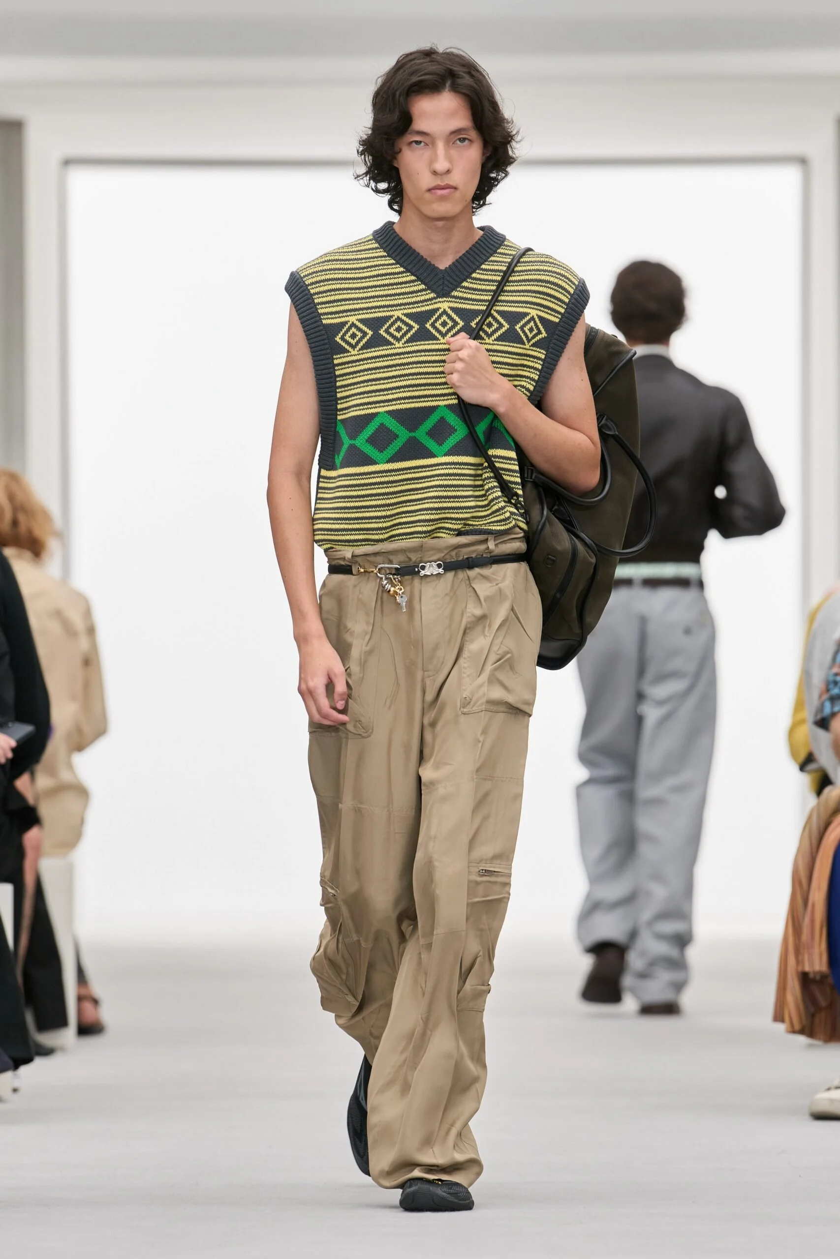 loewe-spring-2027-ready-to-wear-look-13-scaled.jpg