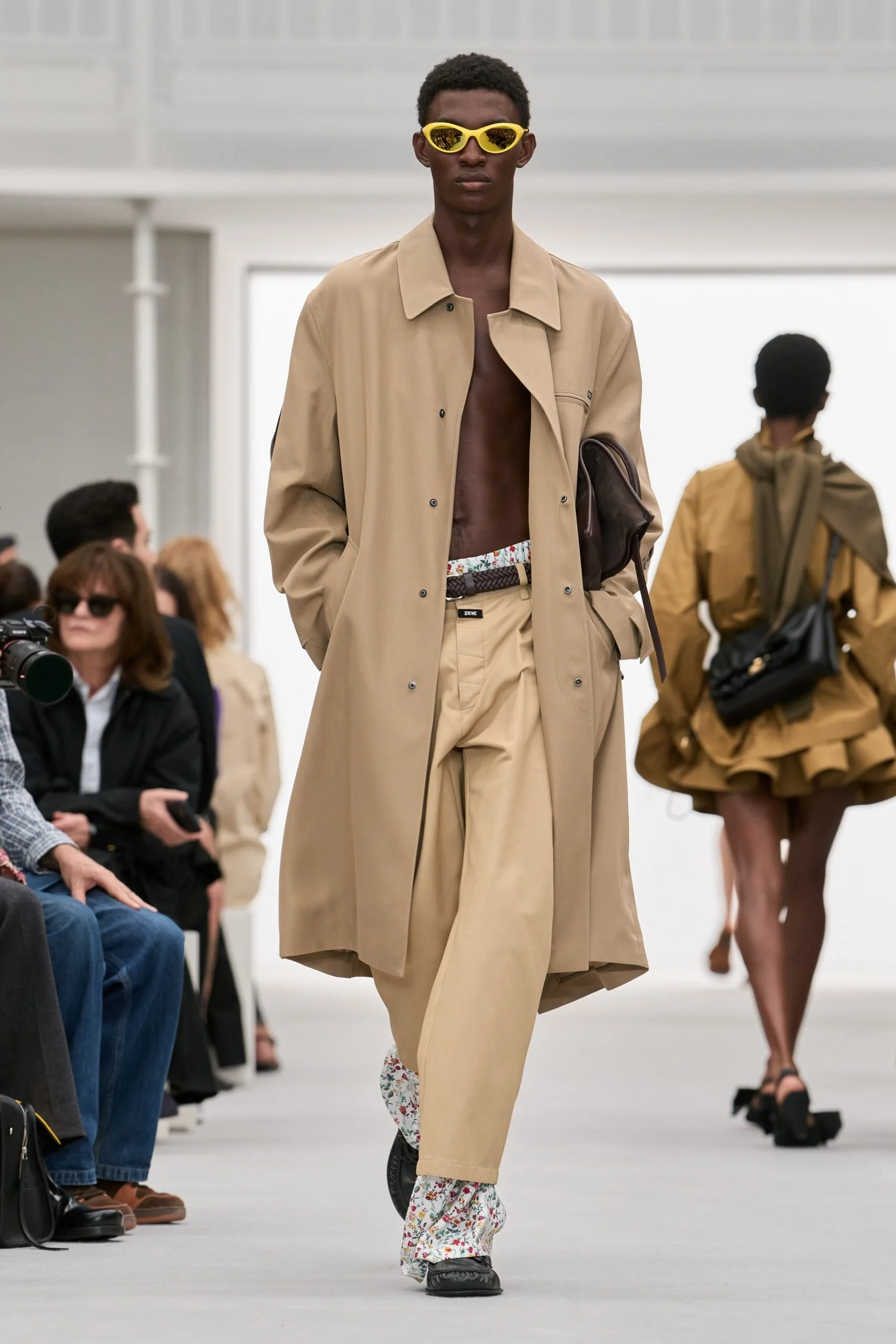 loewe-spring-2027-ready-to-wear-look-15-scaled.jpg