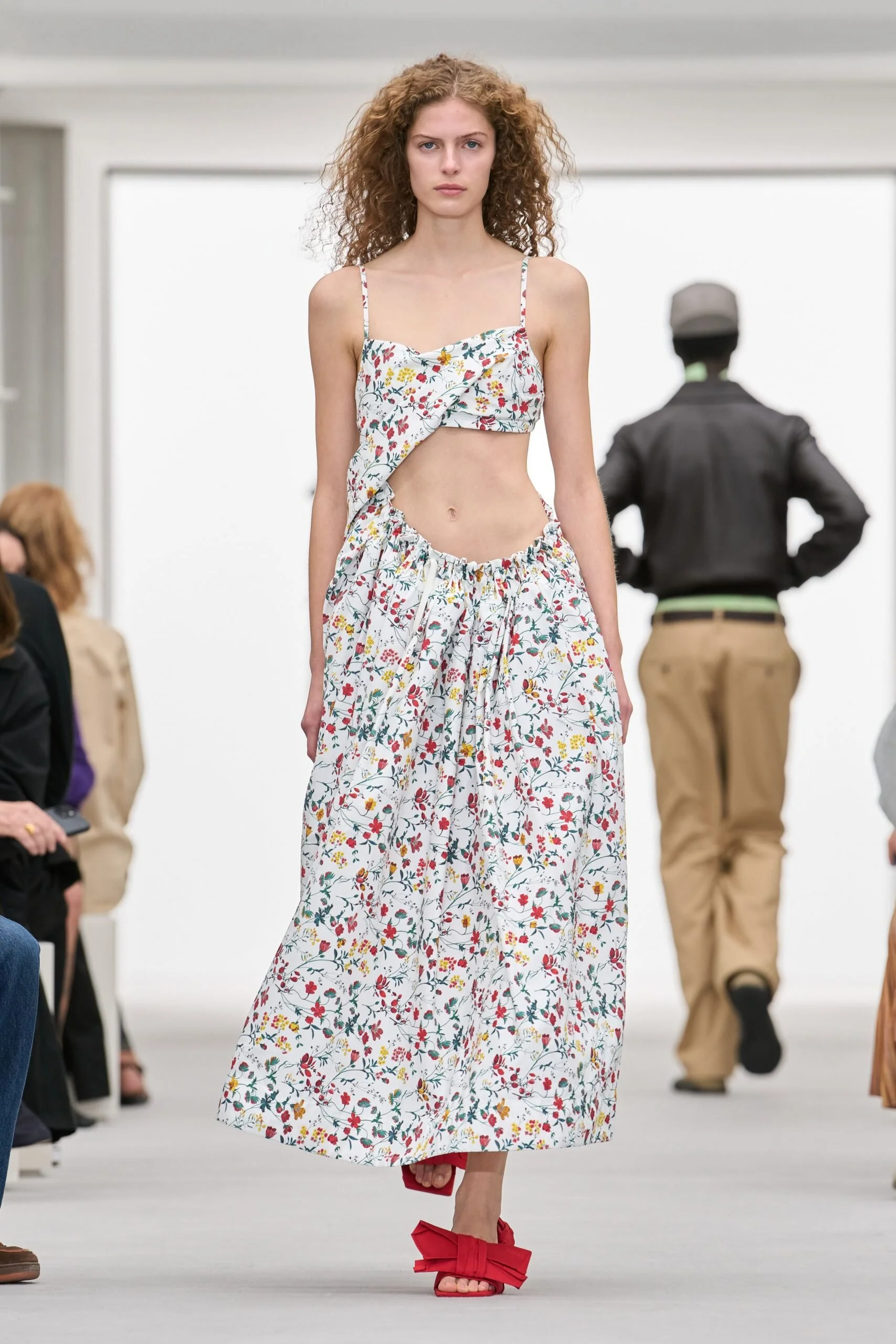 loewe-spring-2027-ready-to-wear-look-16-scaled.jpg