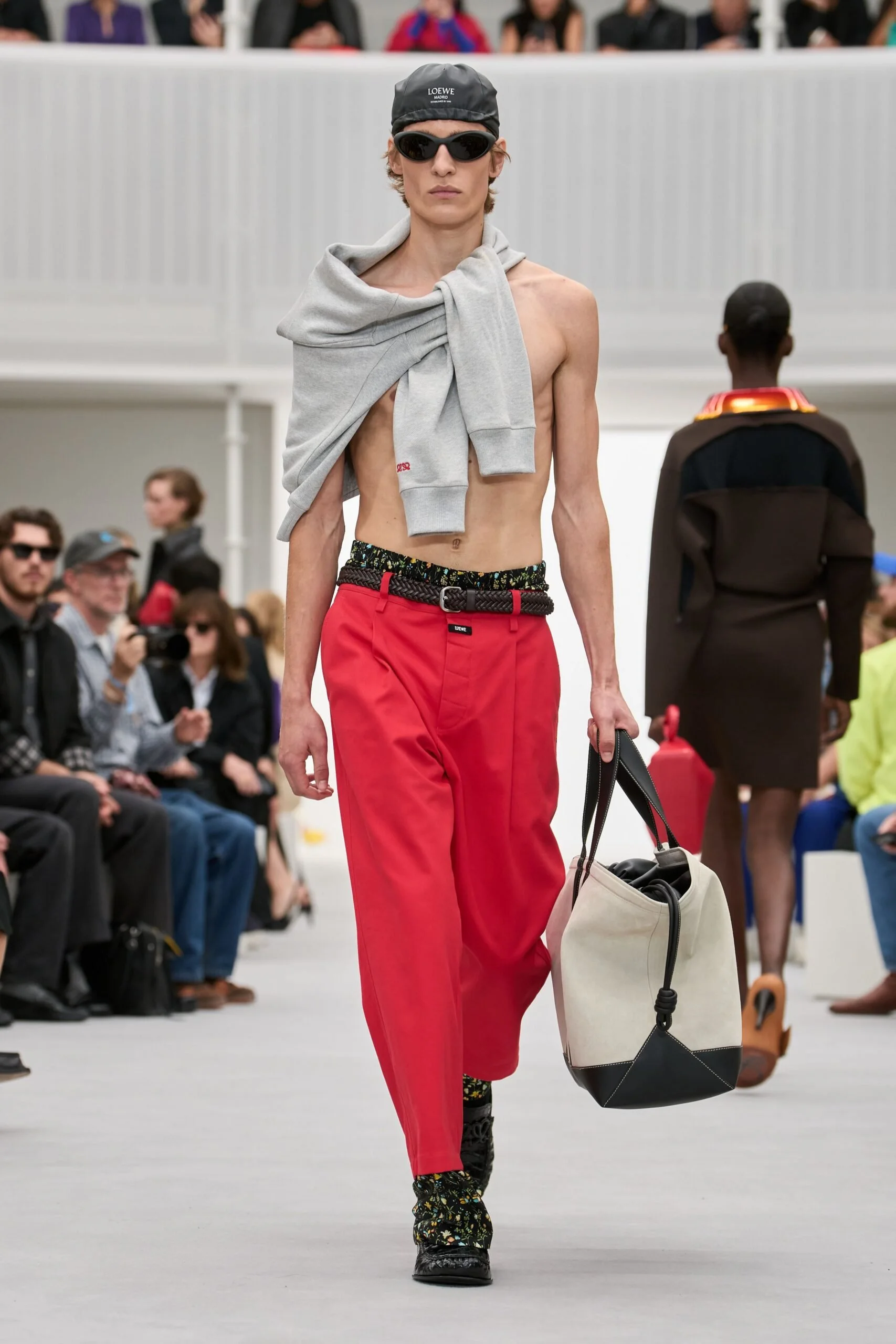 loewe-spring-2027-ready-to-wear-look-17-scaled.jpg