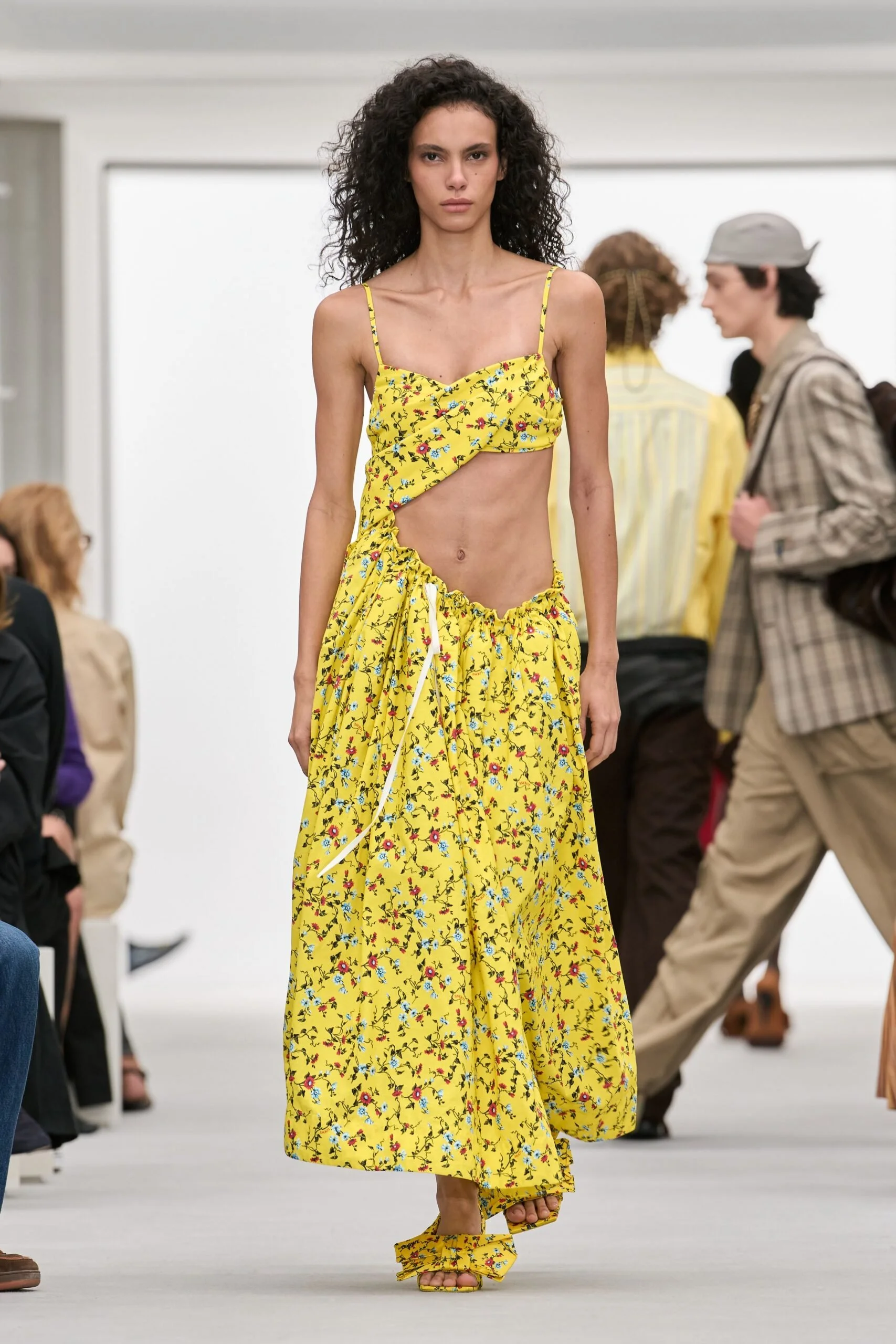 loewe-spring-2027-ready-to-wear-look-18-scaled.jpg