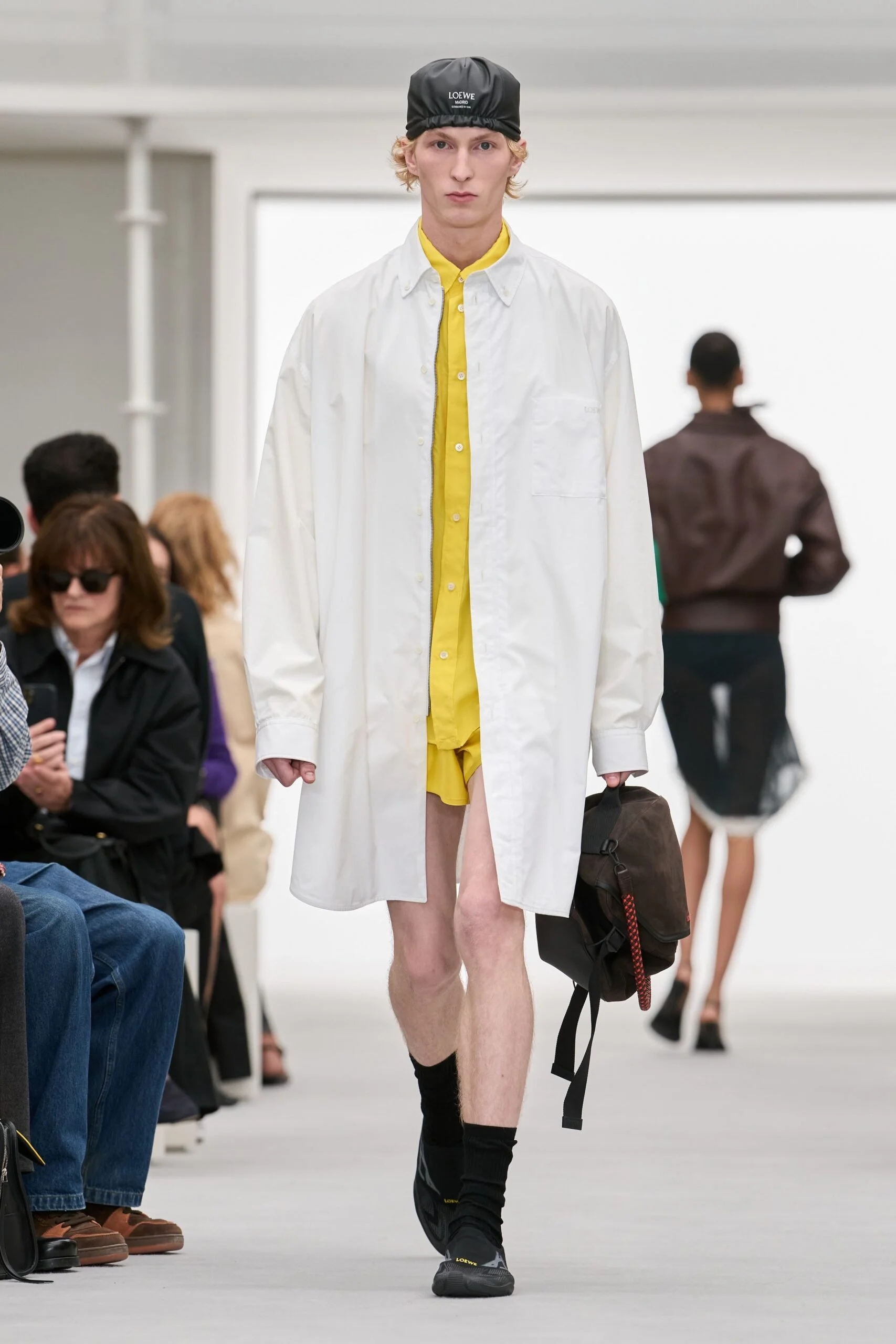 loewe-spring-2027-ready-to-wear-look-19-scaled.jpg