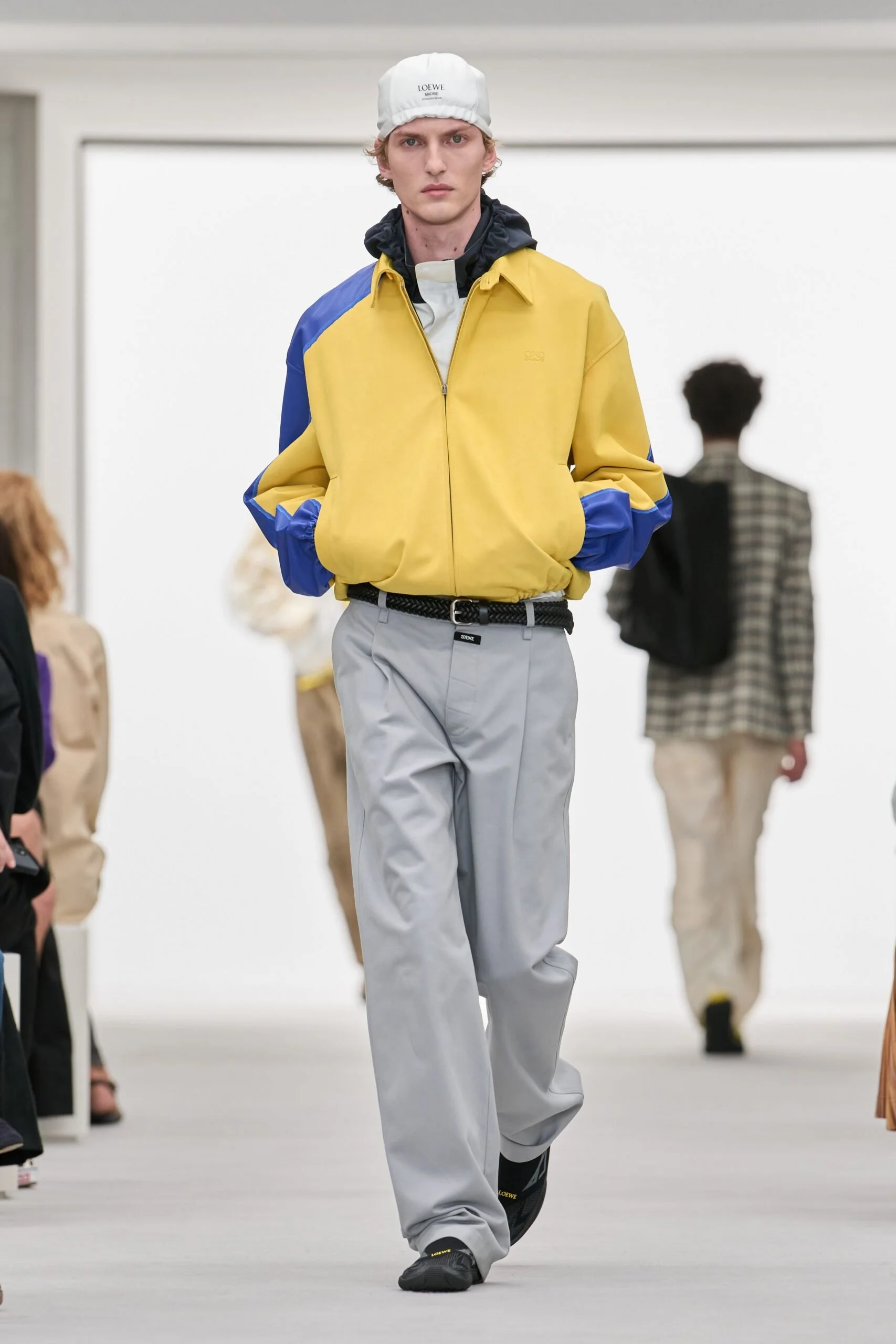 loewe-spring-2027-ready-to-wear-look-20-scaled.jpg