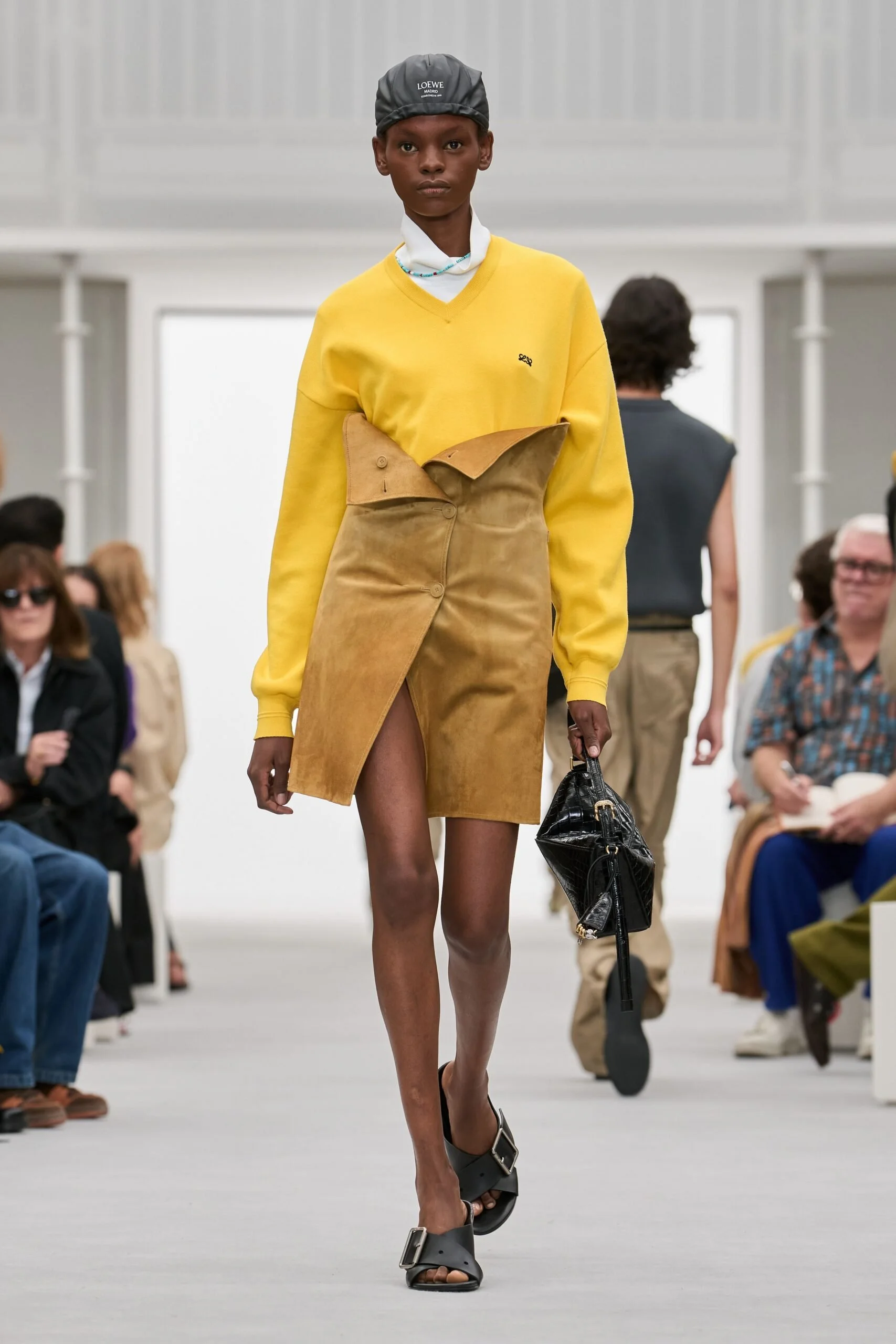 loewe-spring-2027-ready-to-wear-look-22-scaled.jpg