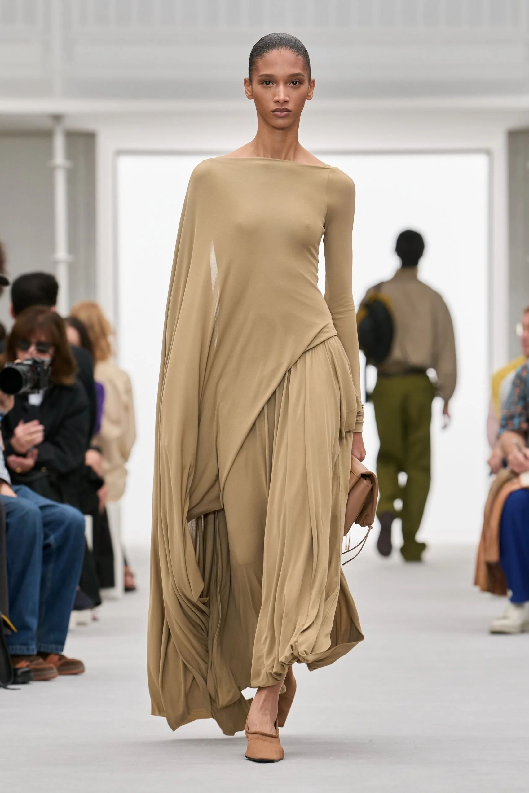 loewe-spring-2027-ready-to-wear-look-24-scaled.jpg