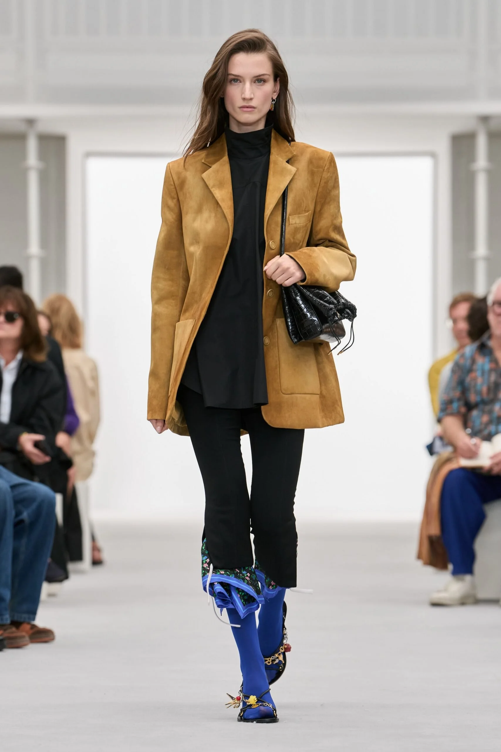 loewe-spring-2027-ready-to-wear-look-29-scaled.jpg
