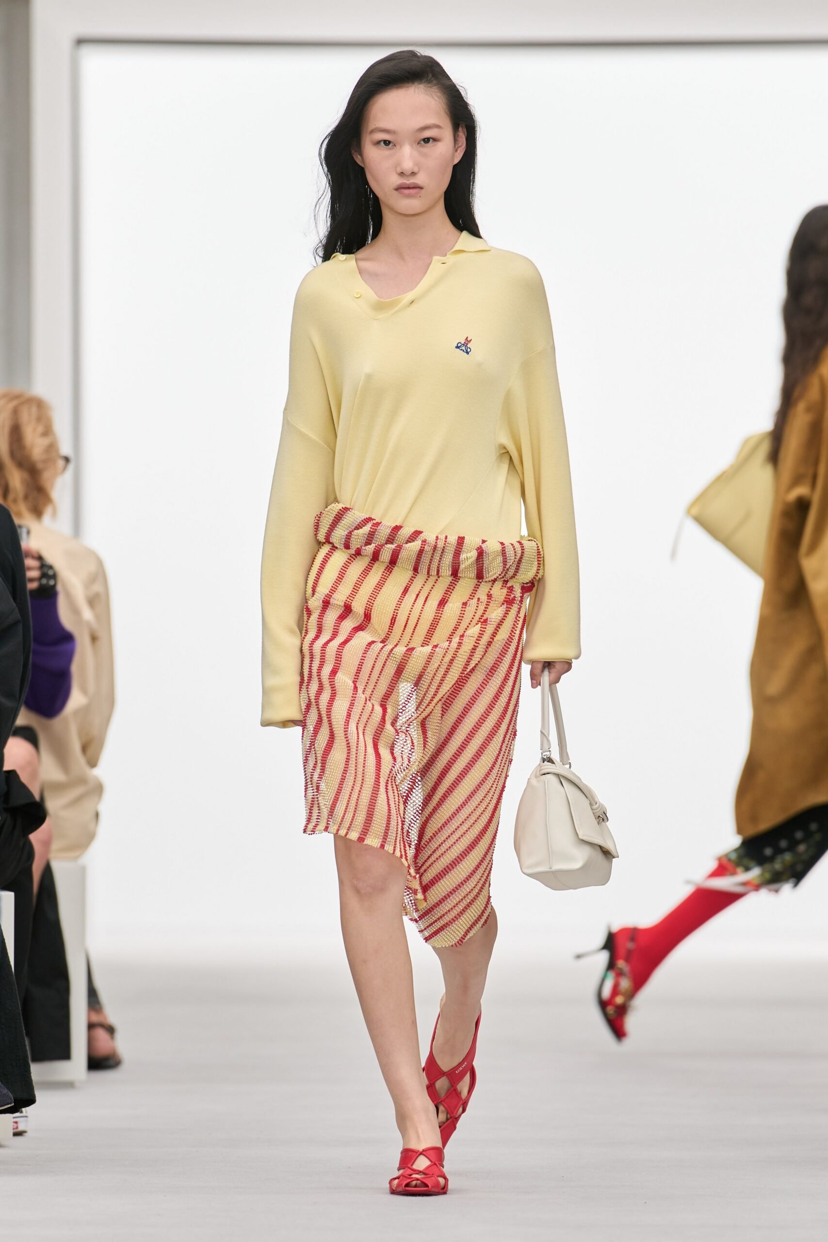 loewe-spring-2027-ready-to-wear-look-30-scaled.jpg