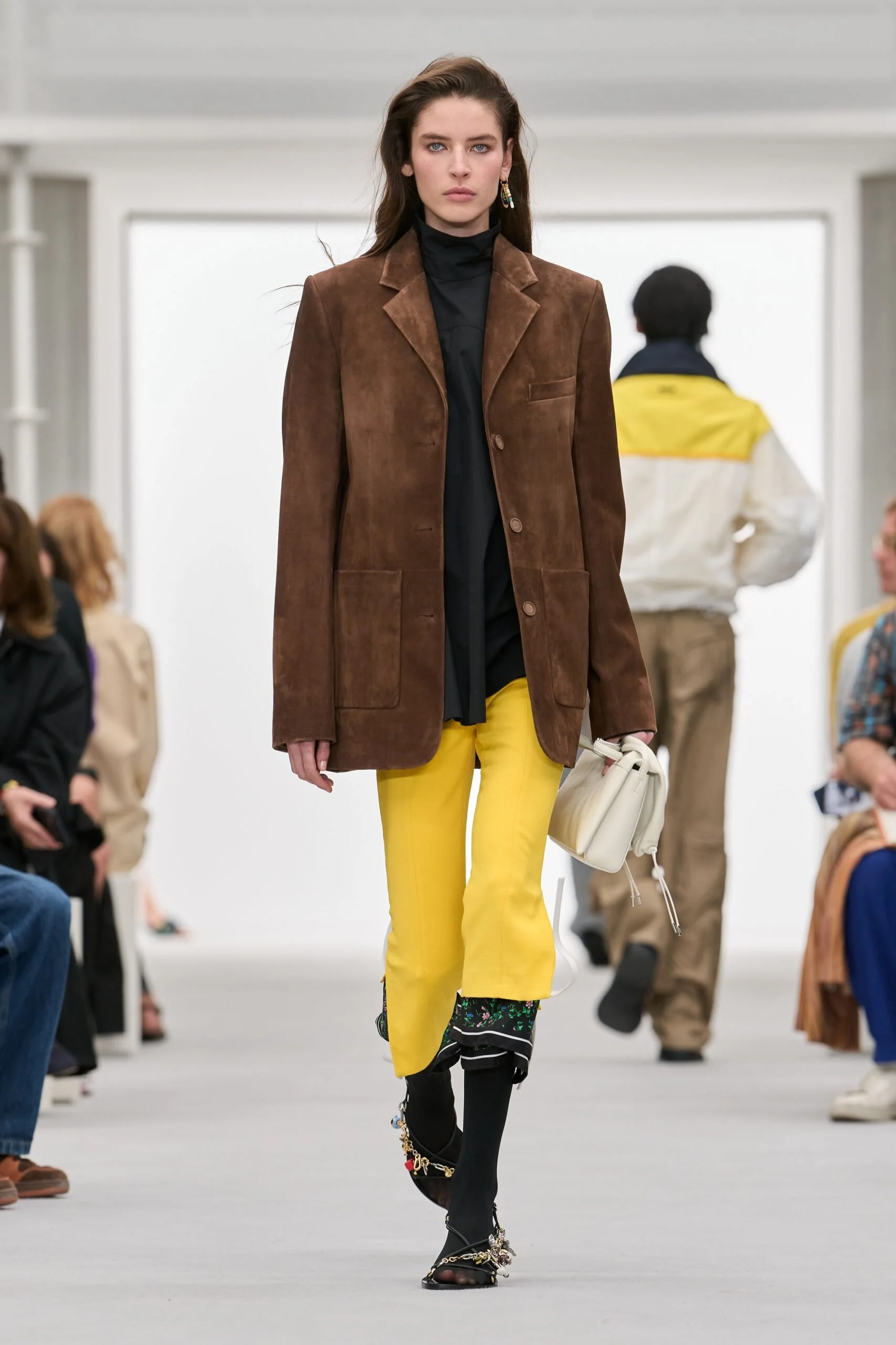 loewe-spring-2027-ready-to-wear-look-31-scaled.jpg