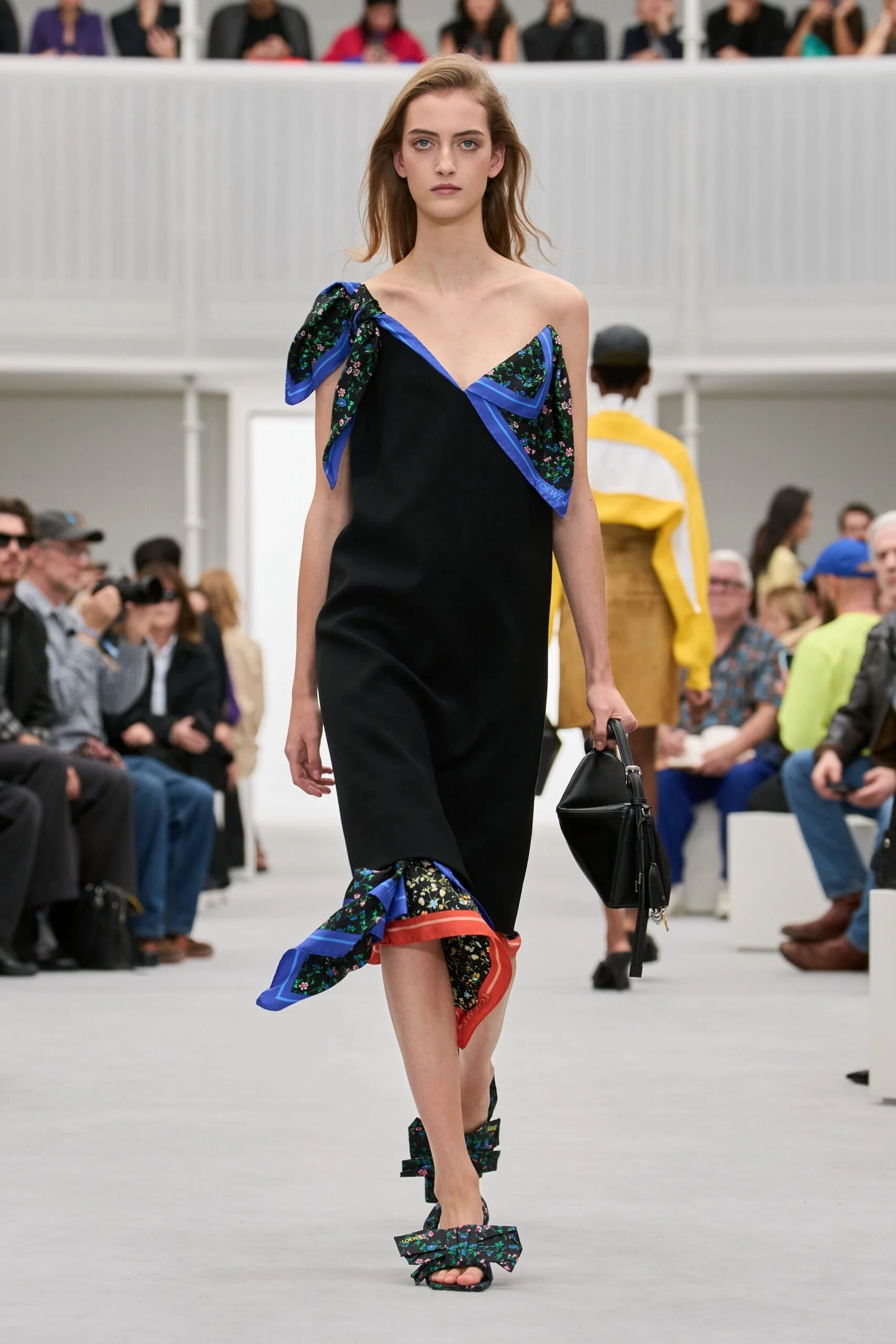 loewe-spring-2027-ready-to-wear-look-32-scaled.jpg
