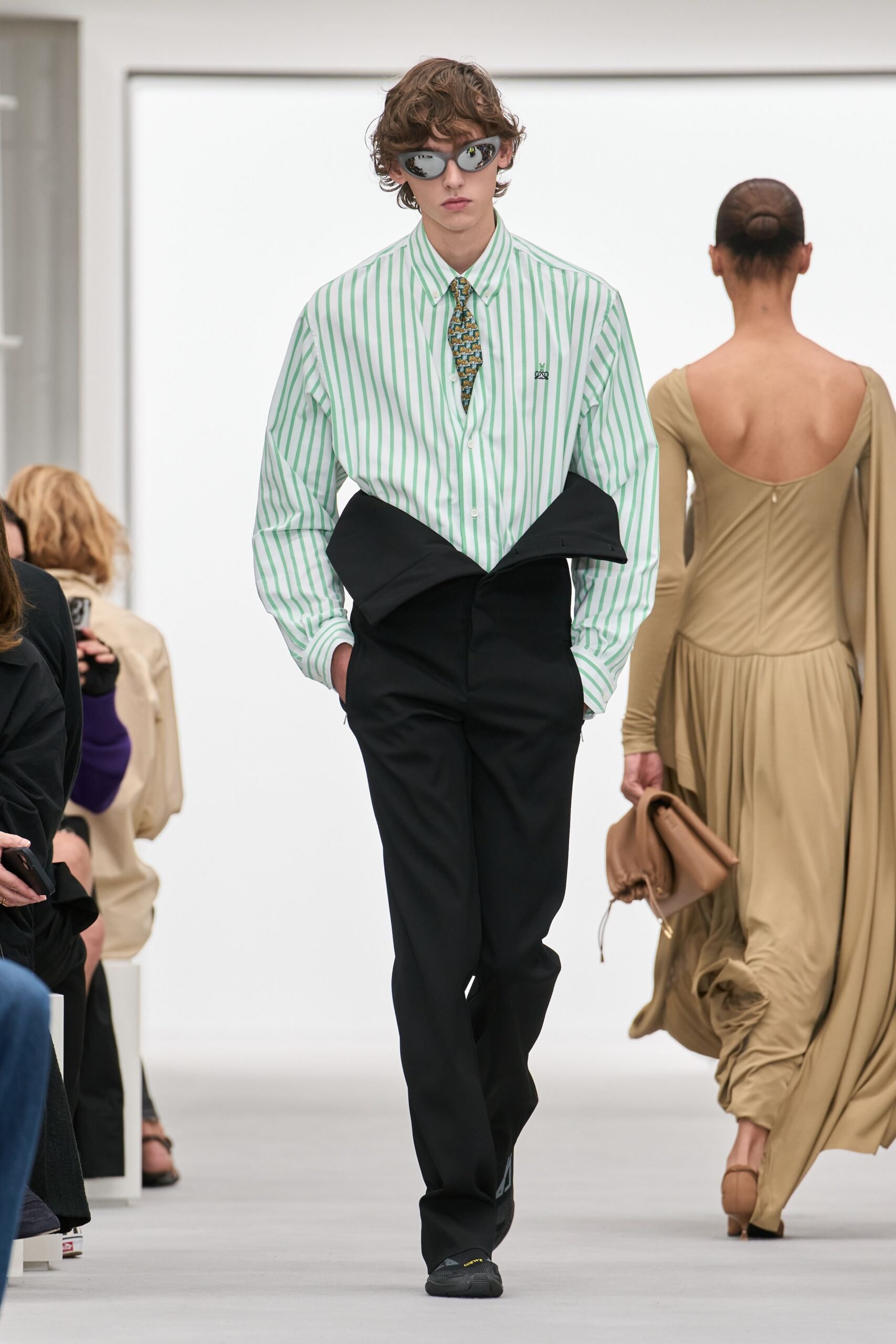 loewe-spring-2027-ready-to-wear-look-34-scaled.jpg
